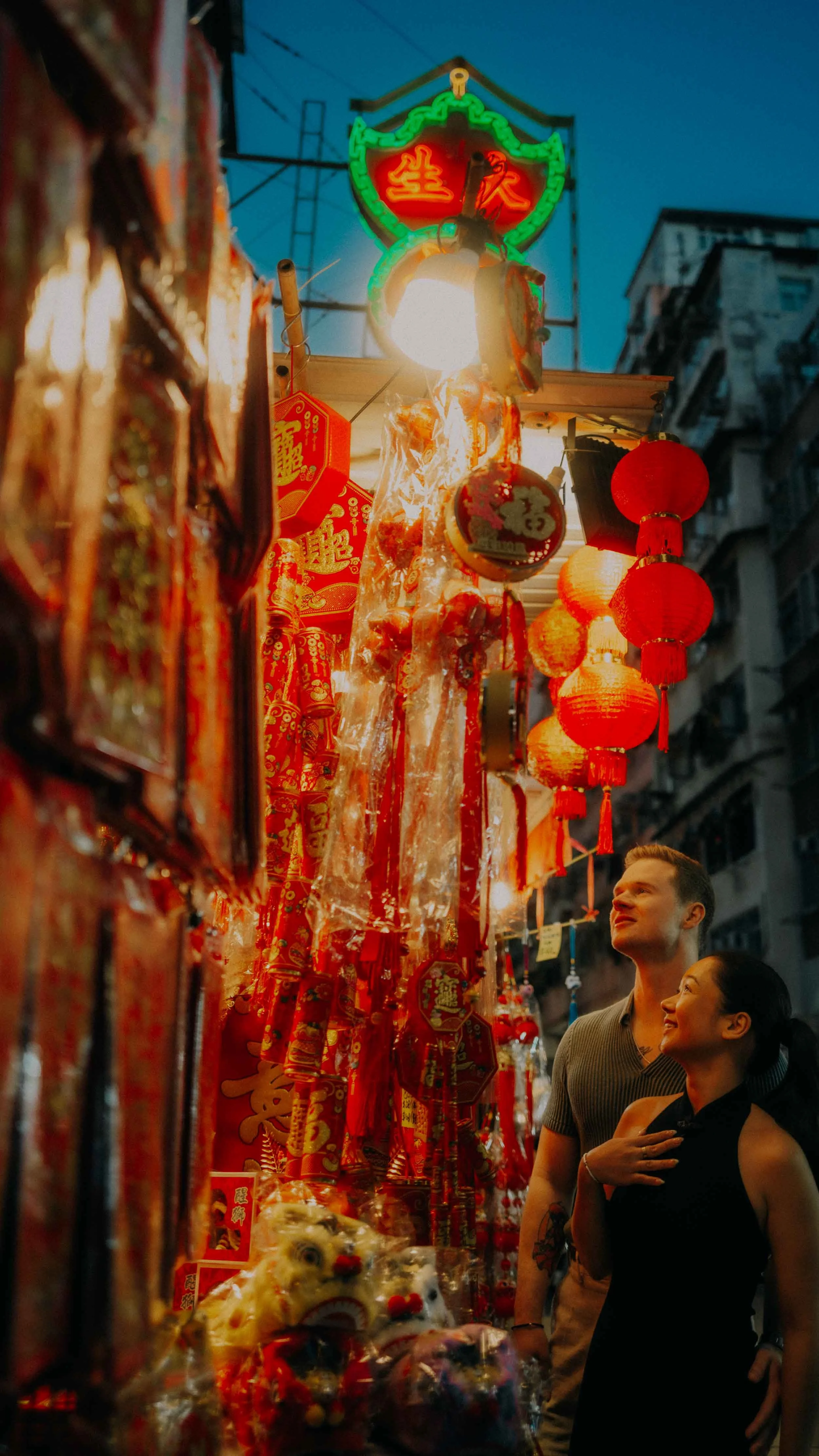 1-hong-kong-engagement-session-lunar-new-year-night-neon-portrait-leica-q3.jpg