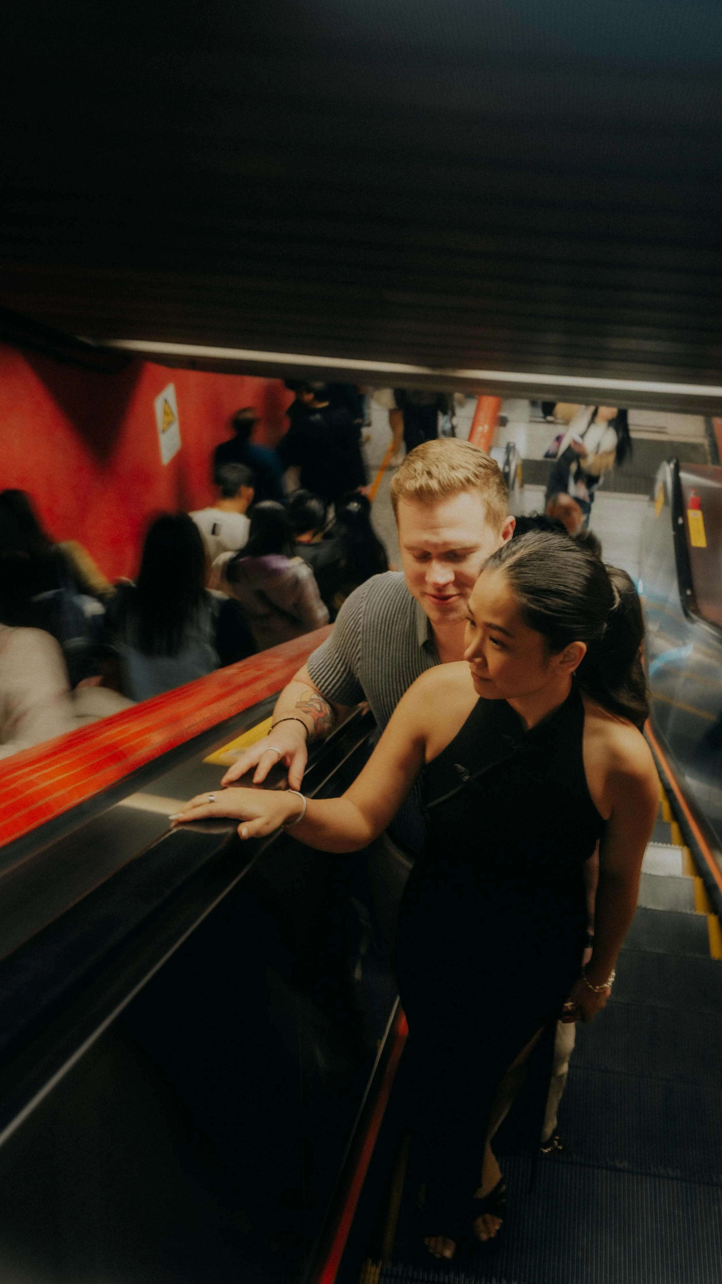 18-hong-kong-engagement-session-mtr-escalator-portrait-leica-q3.jpg