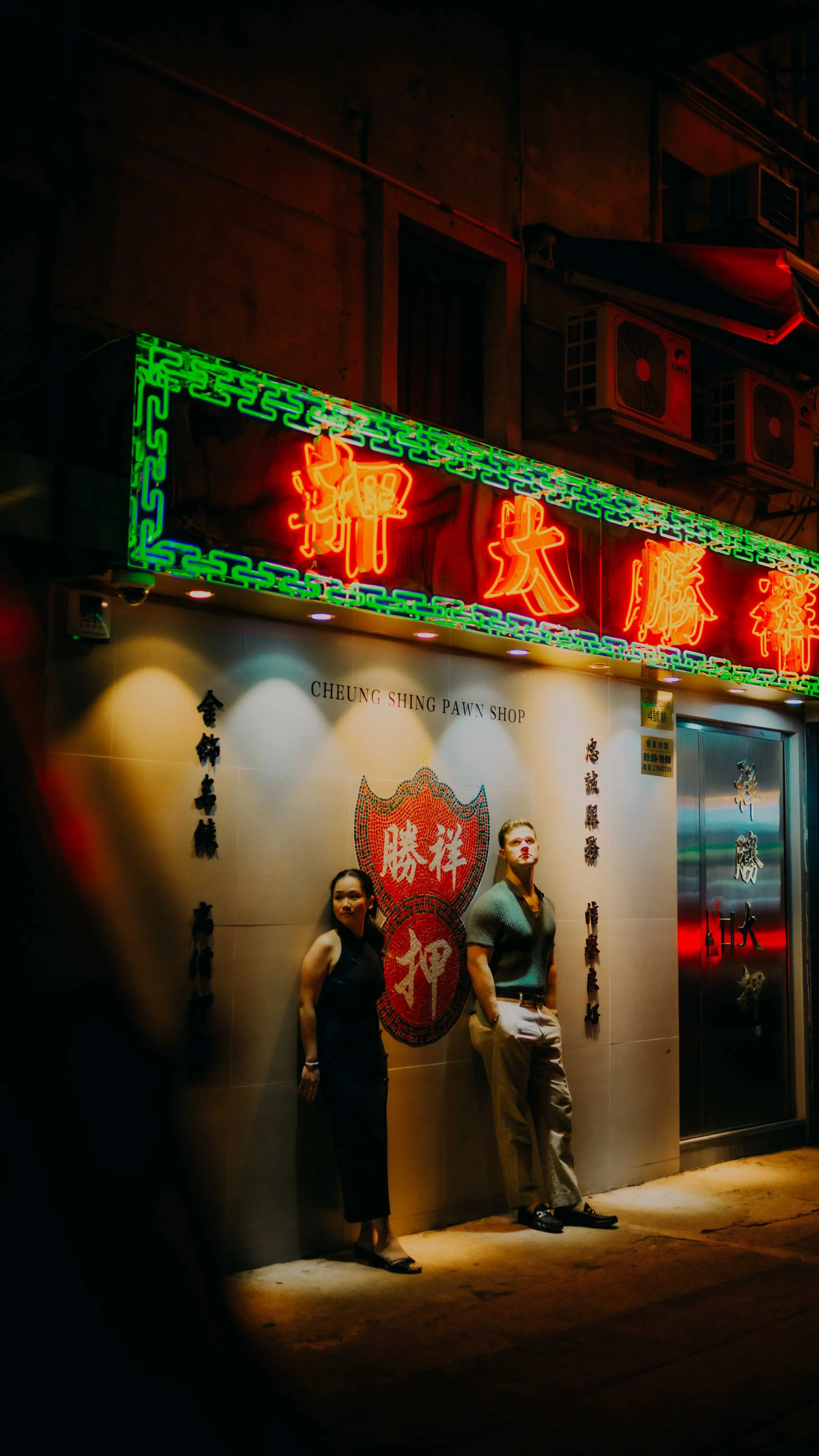 20-hong-kong-engagement-session-night-neon-pawnshop-portrait-leica-sl2.jpg