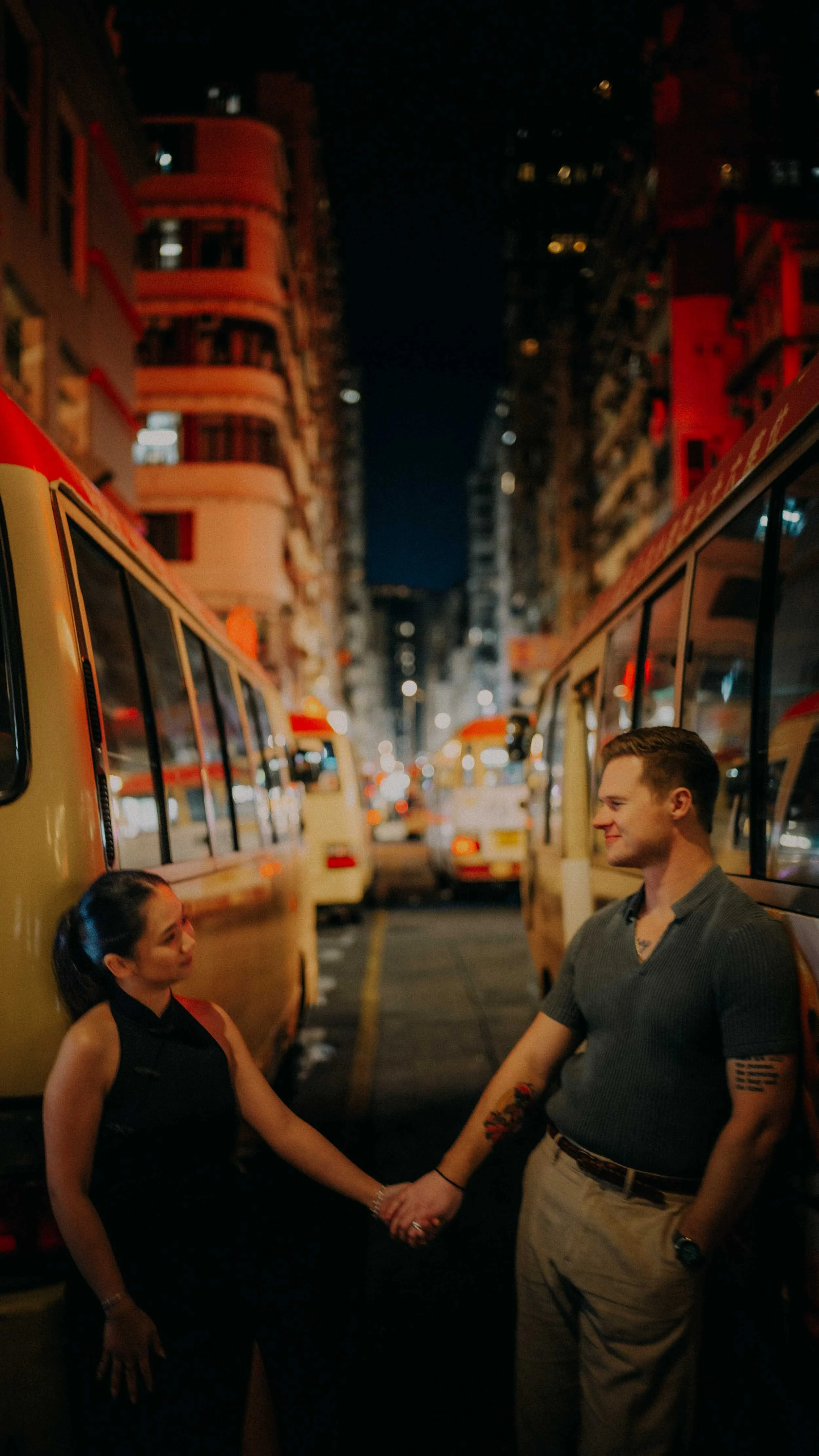 24-hong-kong-engagement-session-night-candid-mong-kok-light-buses-portrait-leica-sl2.jpg