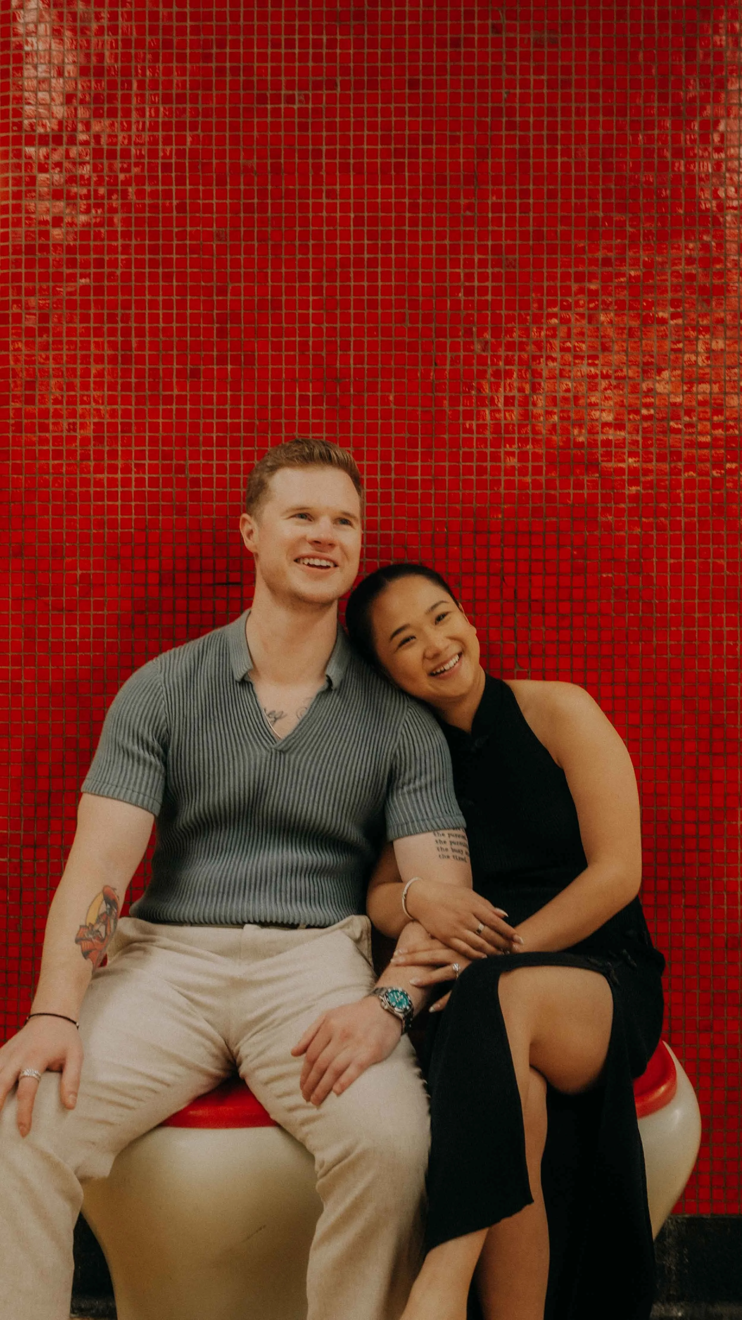 32-hongkong-engagement-session-mong-kok-mtr-red-tiles-night-portrait-leica-q3.jpg
