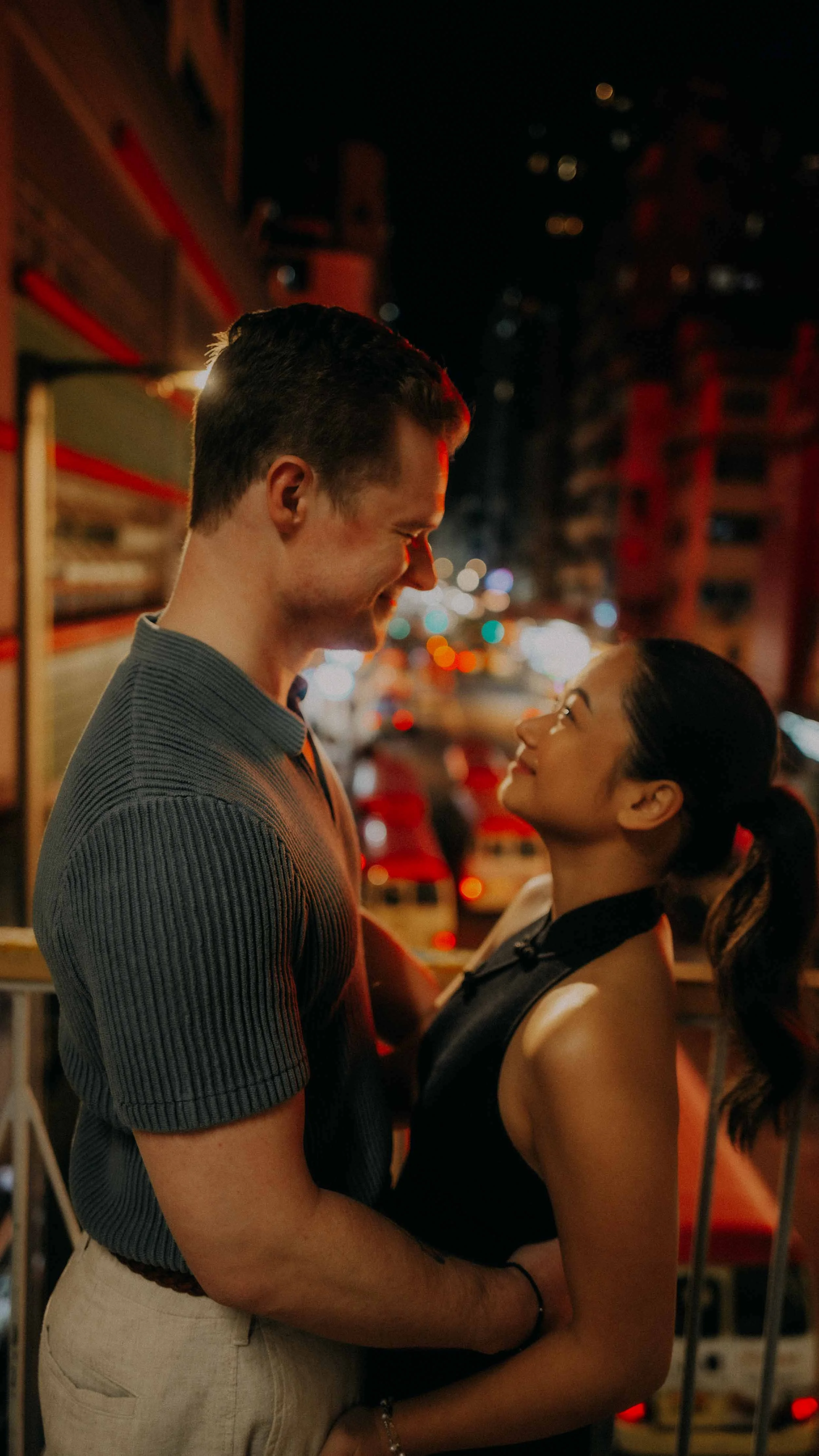 33-hong-kong-engagement-session-mong-kok-night-pedestrian-bridge-portrait-leica-q3.jpg