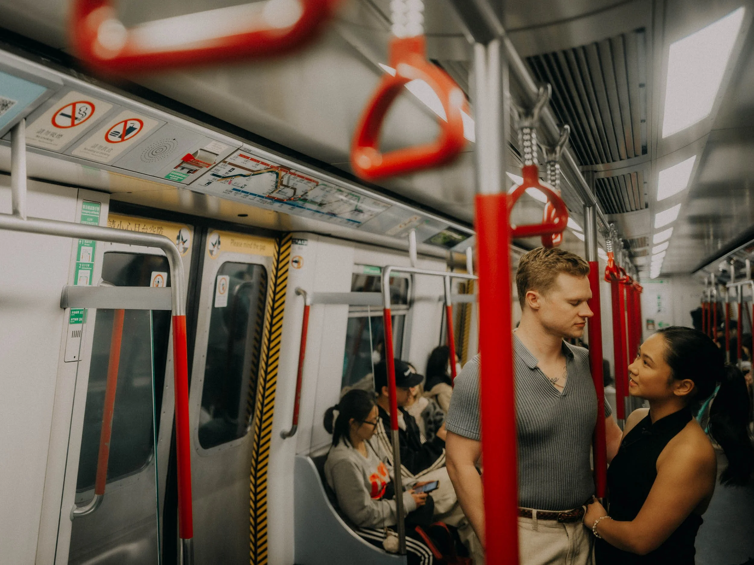 42-hong-kong-engagement-mtr-train-interior-night-landscape-leica-q3.jpg
