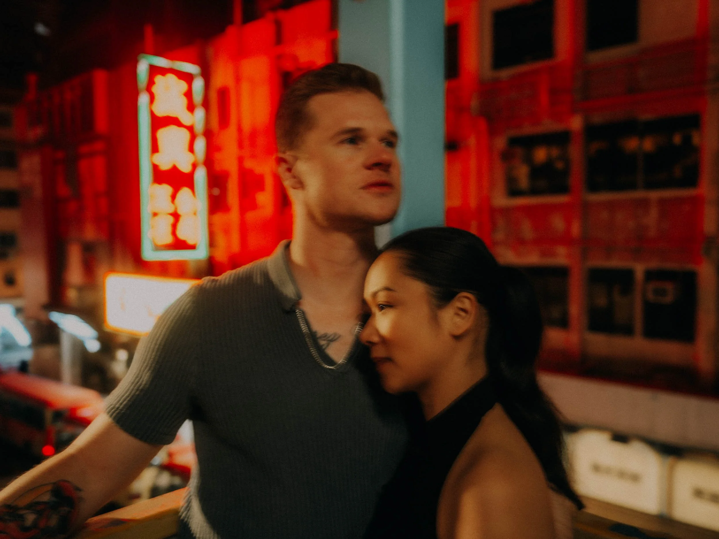 49-hong-kong-engagement-mong-kok-neon-closeup-night-landscape-leica-q3.jpg