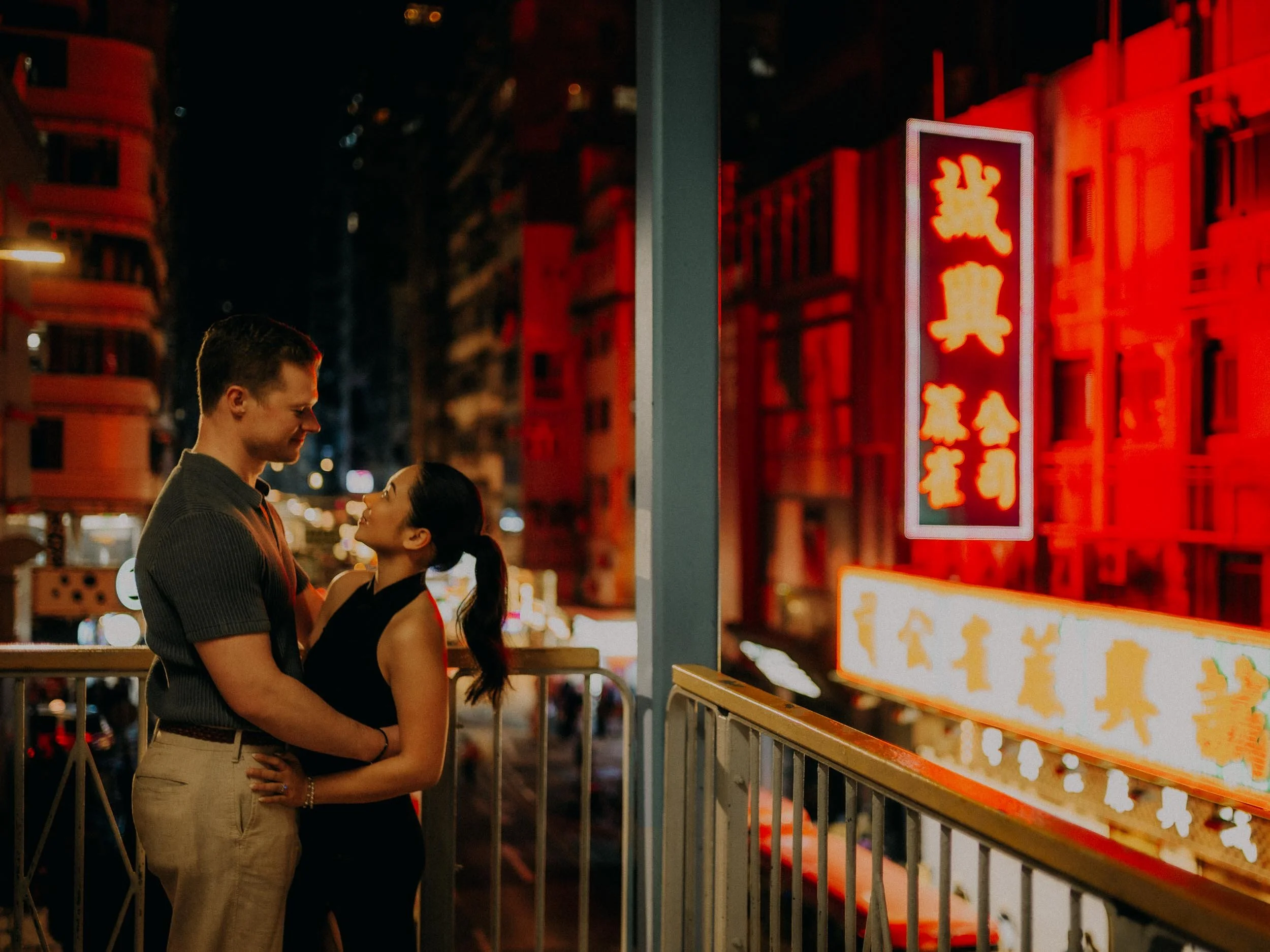 46-hong-kong-engagement-mong-kok-elevated-walkway-neon-night-landscape-leica-sl2.jpg