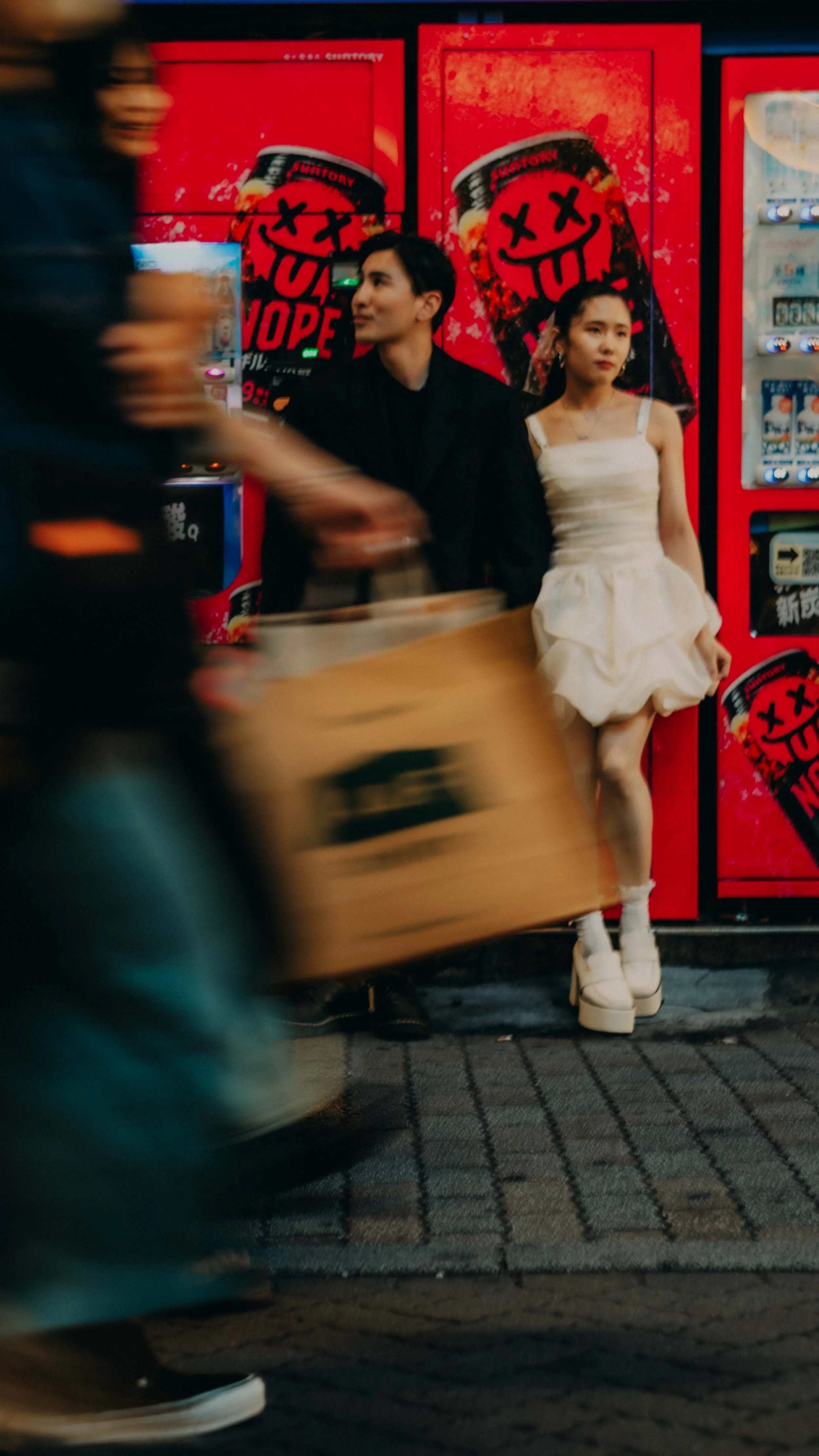 1-tokyo-engagement-shibuya-centergai-night-vendingmachines-leicam11.jpg
