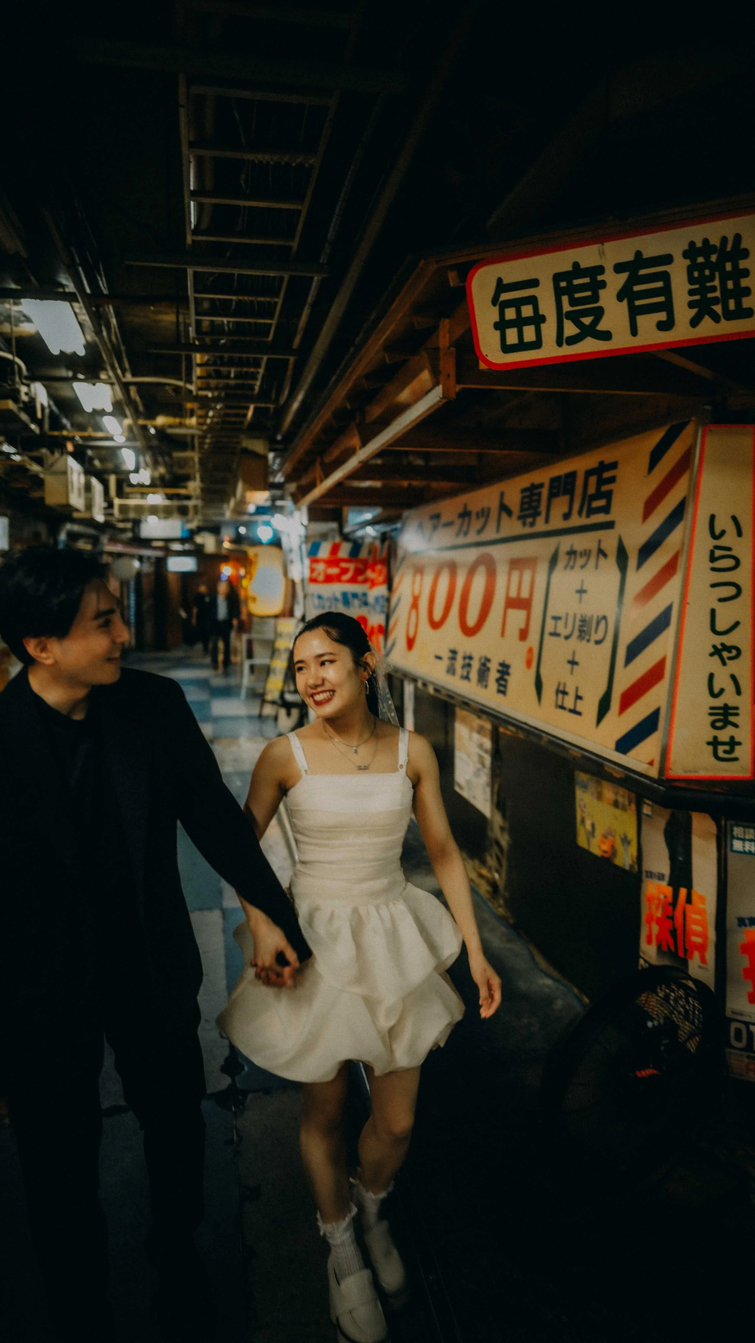 8-tokyo-engagement-asakusa-underground-walk-signage-leicaq3.jpg