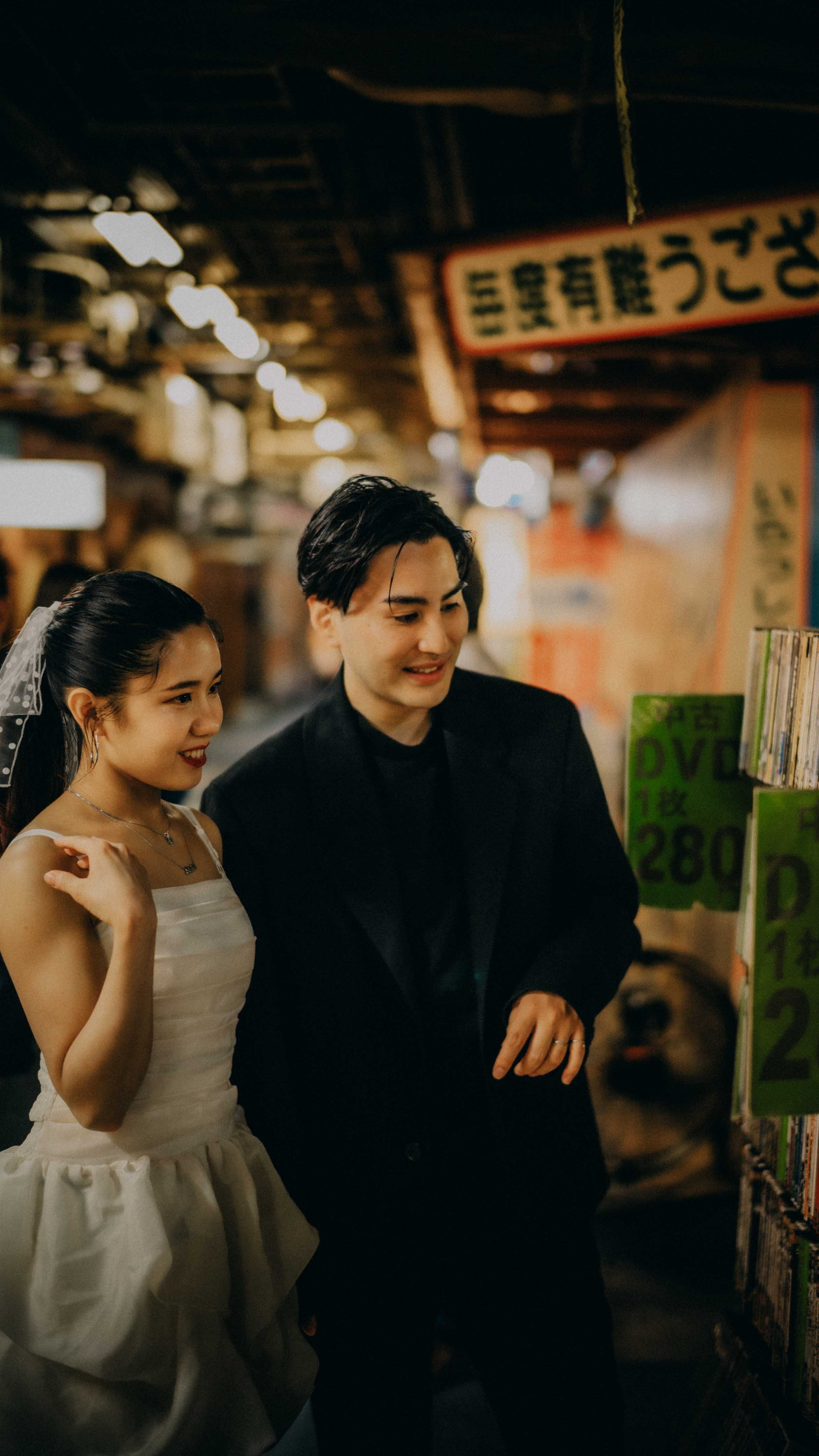 15-tokyo-engagement-asakusa-underground-indoor-dvds-leicam11.jpg