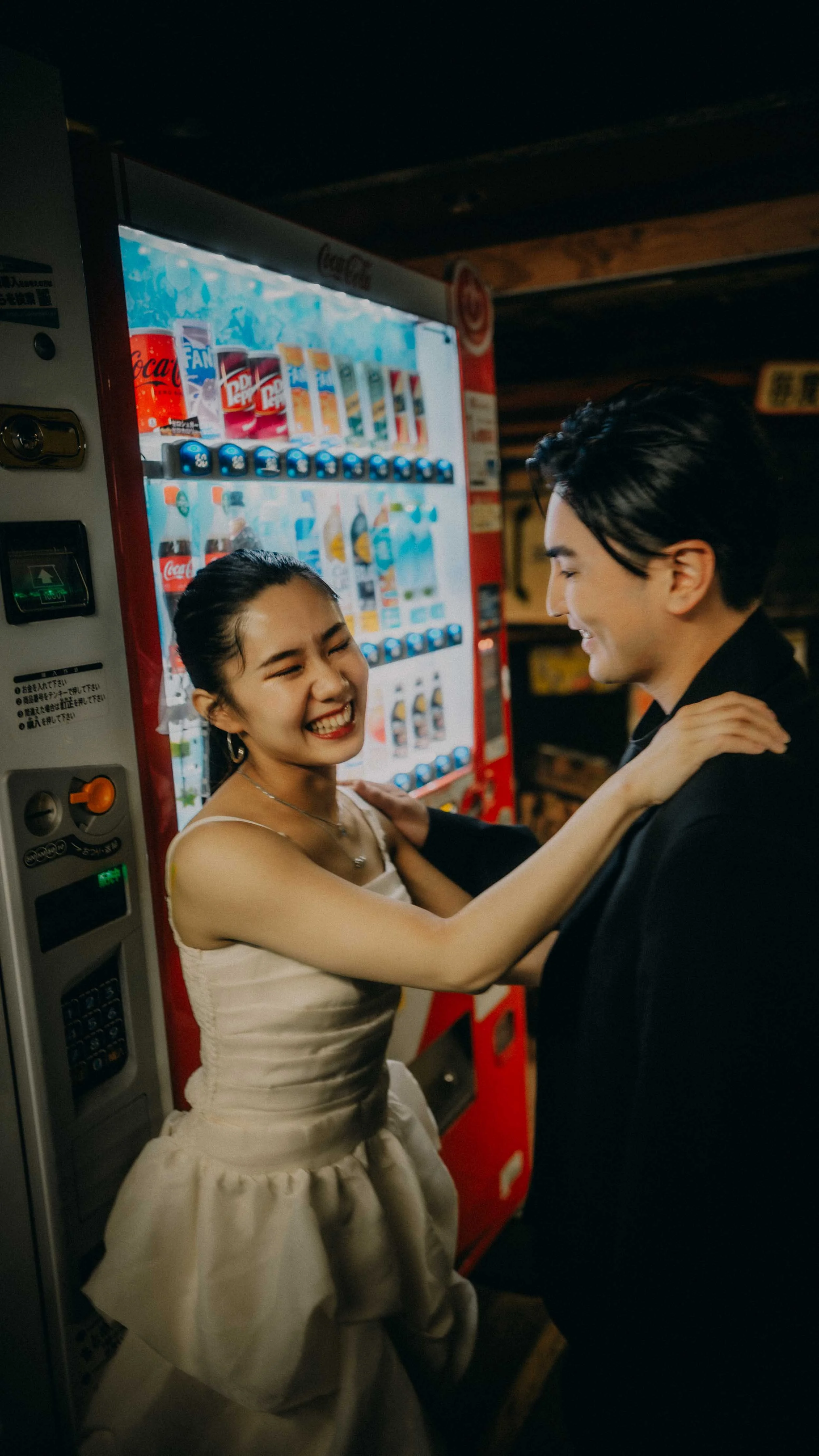 22-tokyo-engagement-asakusa-underground-vending-laughter-leicaq3.jpg