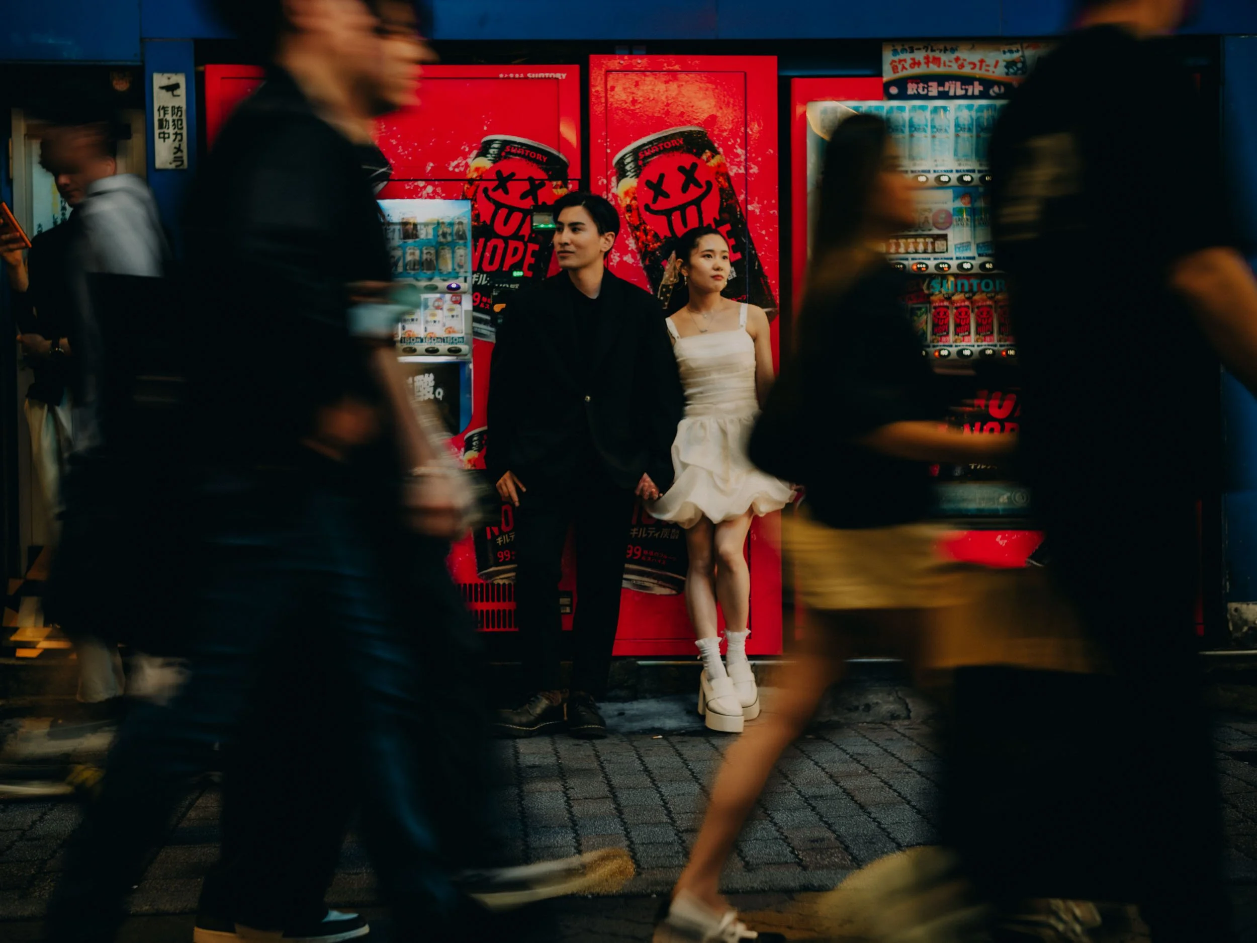 25-tokyo-engagement-shibuya-centergai-night-crowdblur-leicam11.jpg