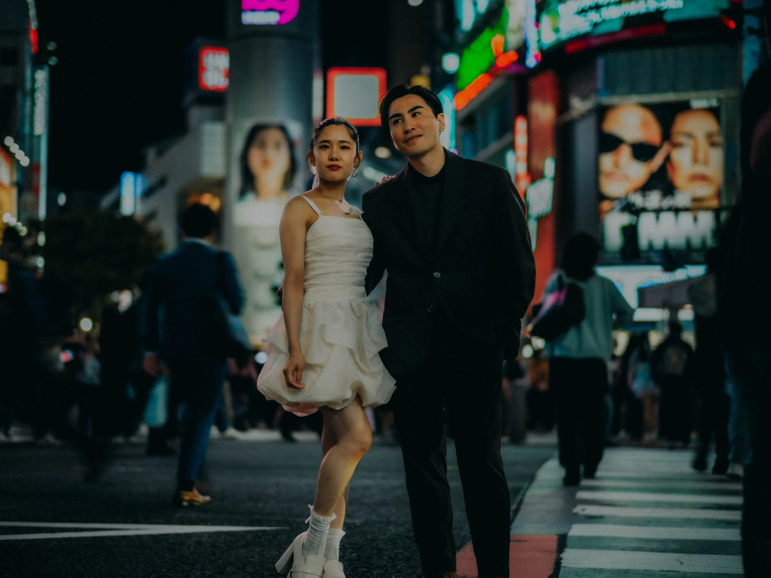 28-tokyo-engagement-shibuya-scramble-night-coupleportrait-leicam11.jpg