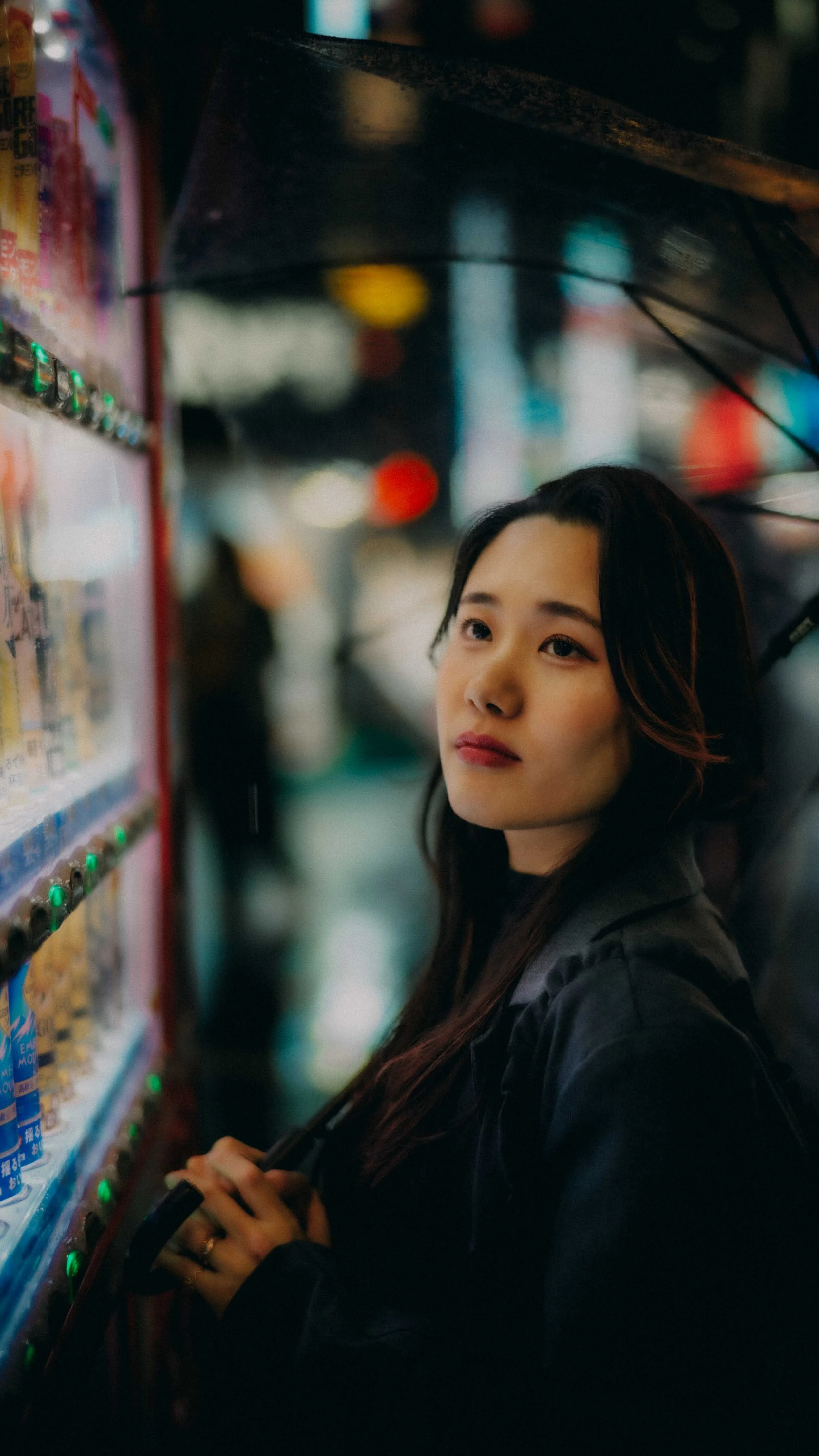 5-tokyo-portrait-shinjuku-rain-vendo-leicam11.jpg