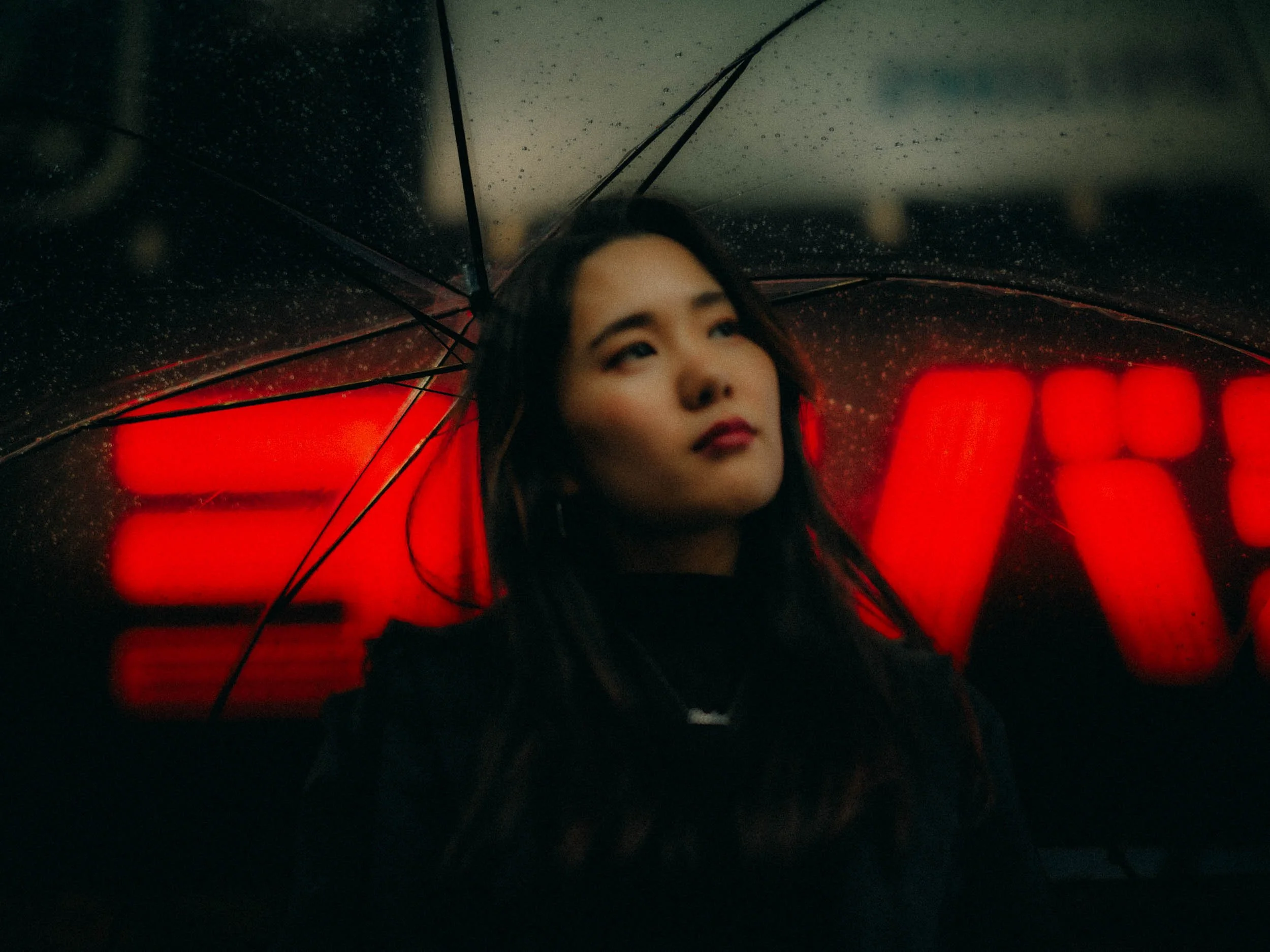13-tokyo-portrait-shinjuku-rain-closeumbrella-leicam11.jpg