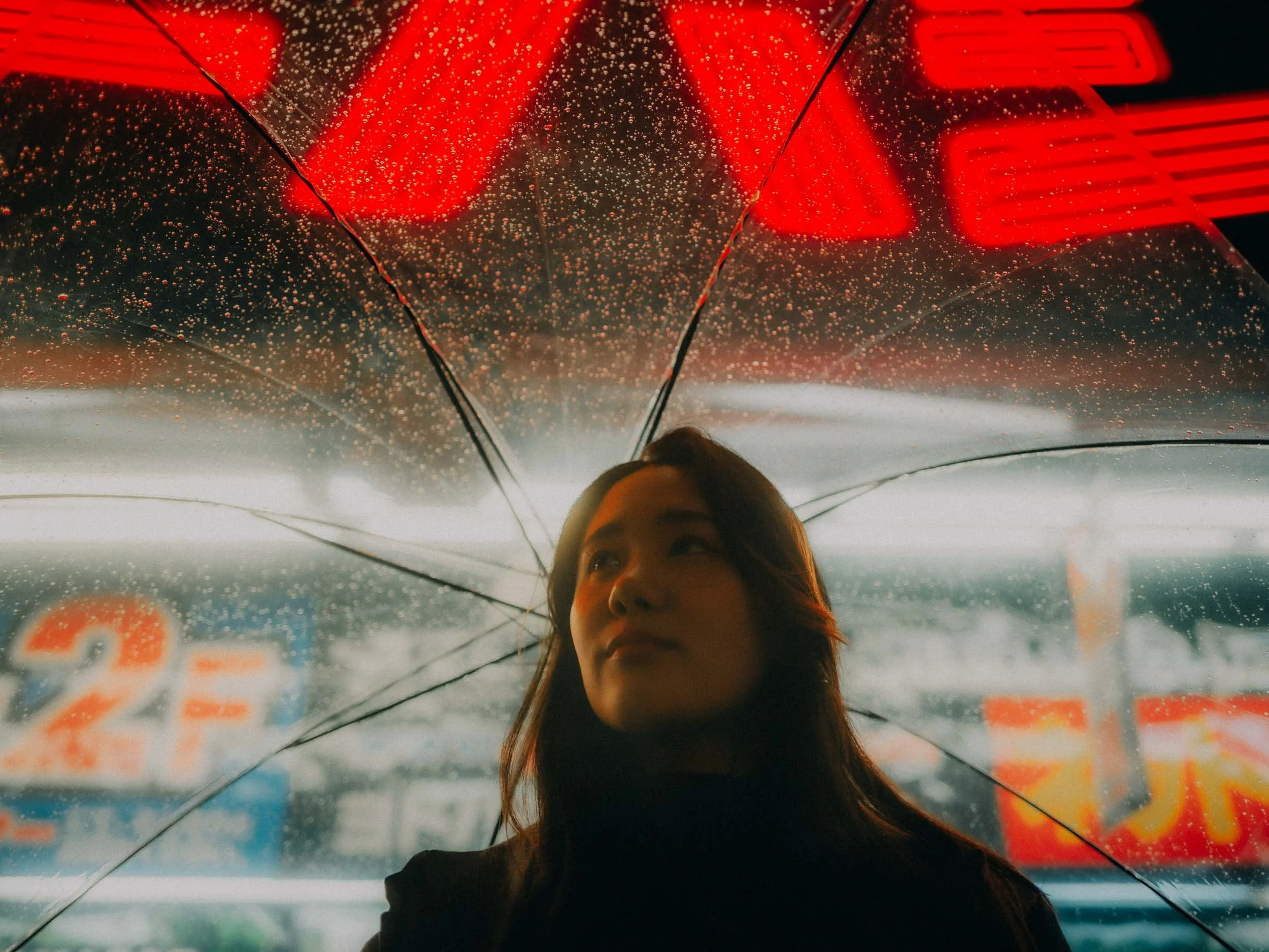 17-tokyo-portrait-shinjuku-rain-raindrops-leicaq3.jpg