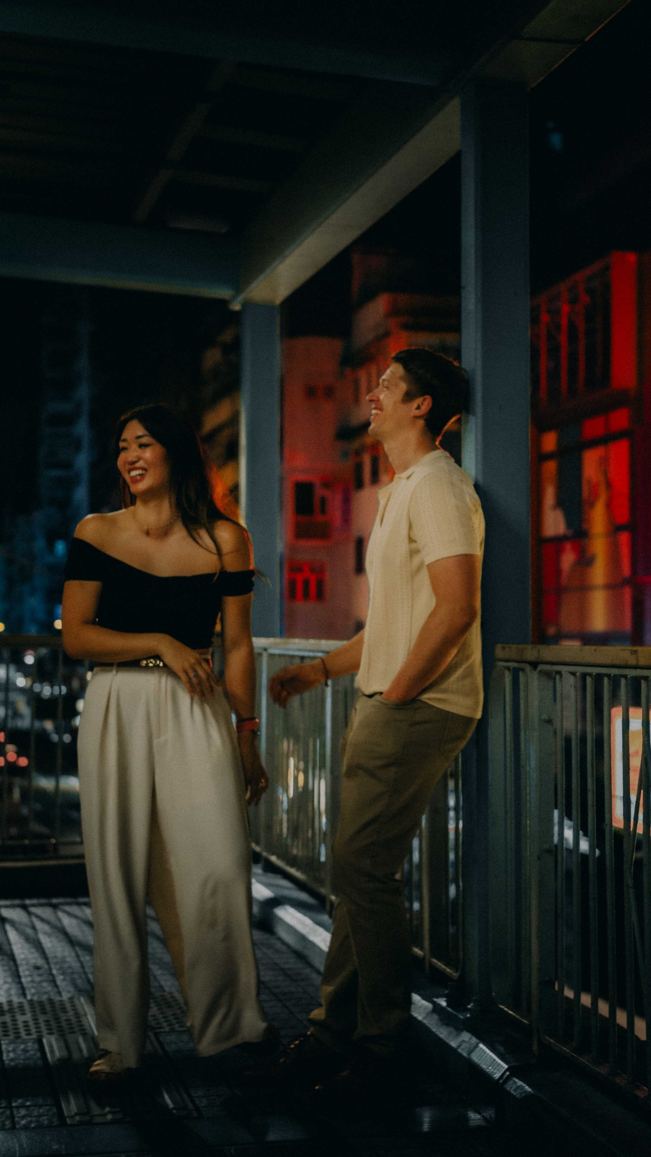 10-hongkong-coupleshoot-mongkok-overpass-laughter-leicam11.jpg