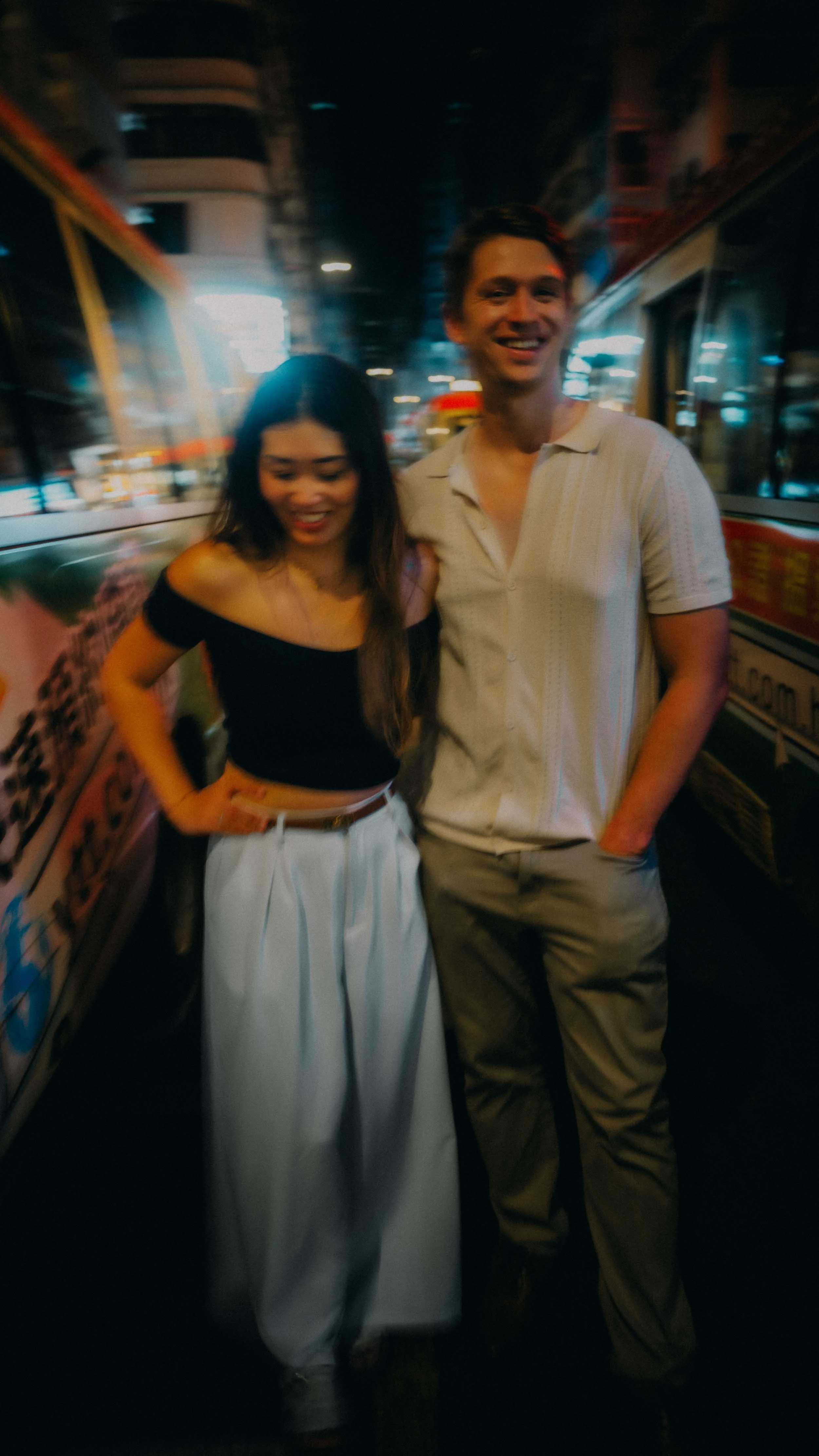 22-hongkong-coupleshoot-mongkok-blur-leicaq3.jpg