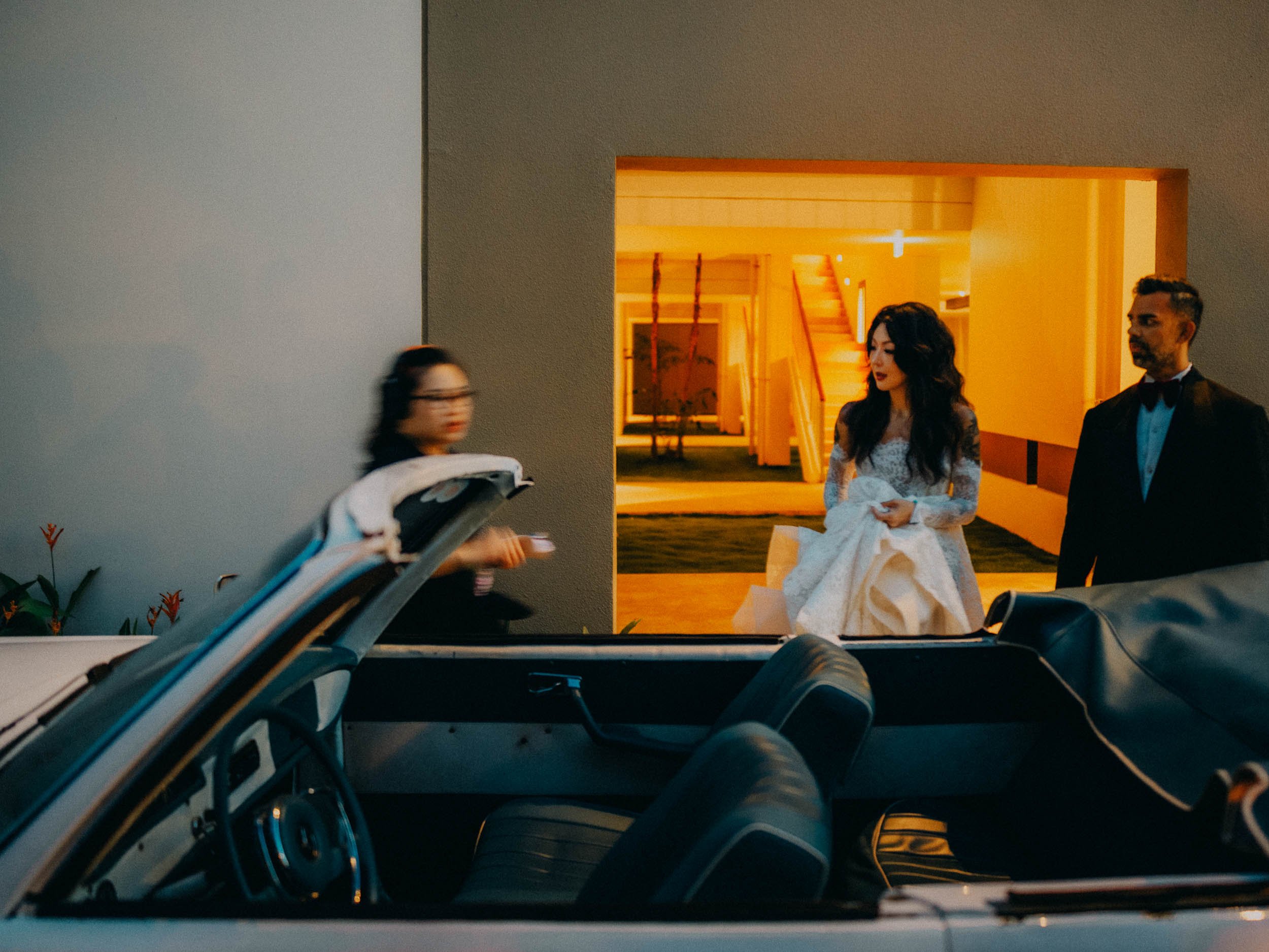 14-danang-wedding-hyattdanang-sunset-vintagecar-leicasl3s.jpg