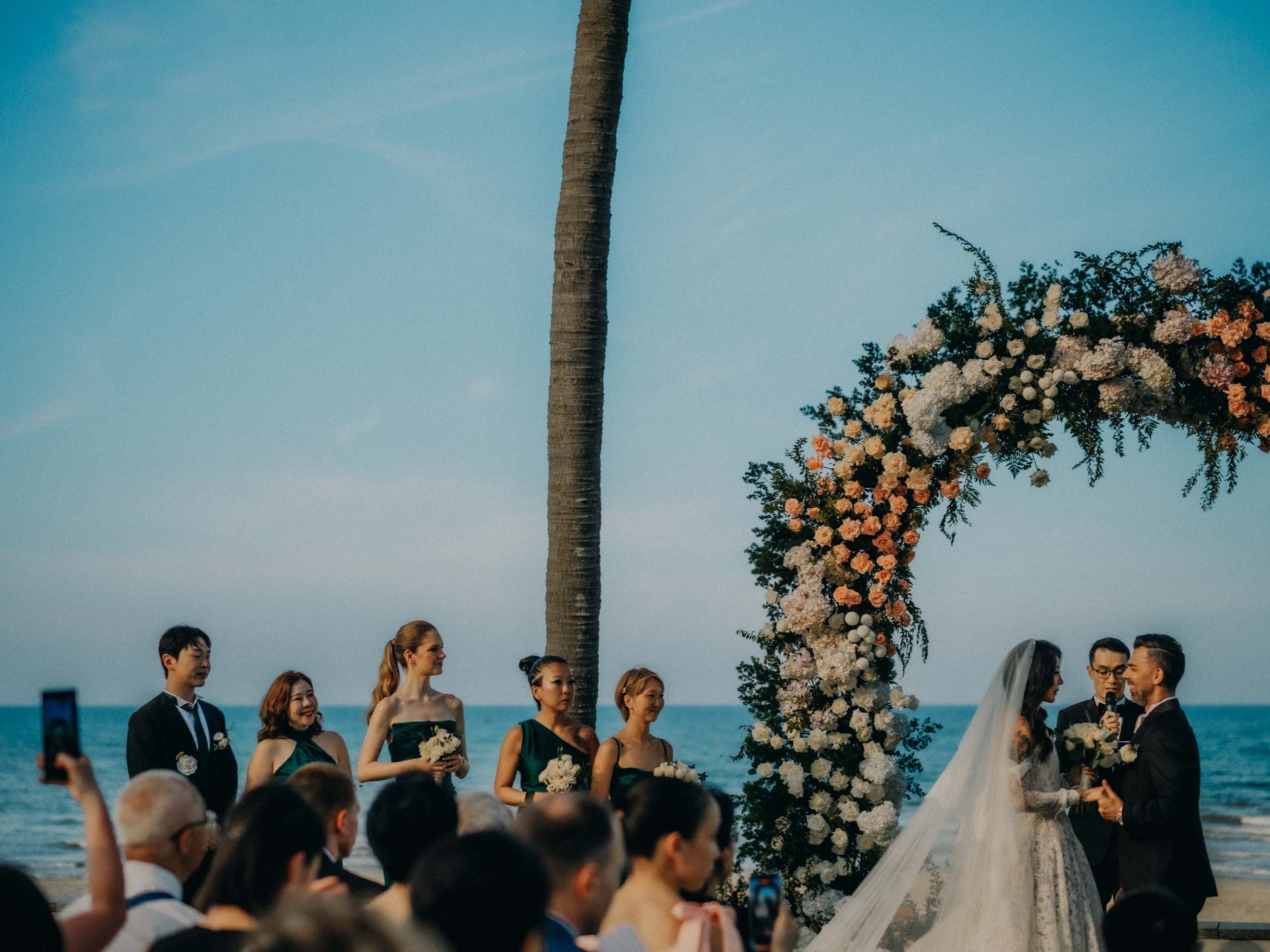 16-danang-wedding-hyattdanang-beach-ceremonywide-leicam11.jpg