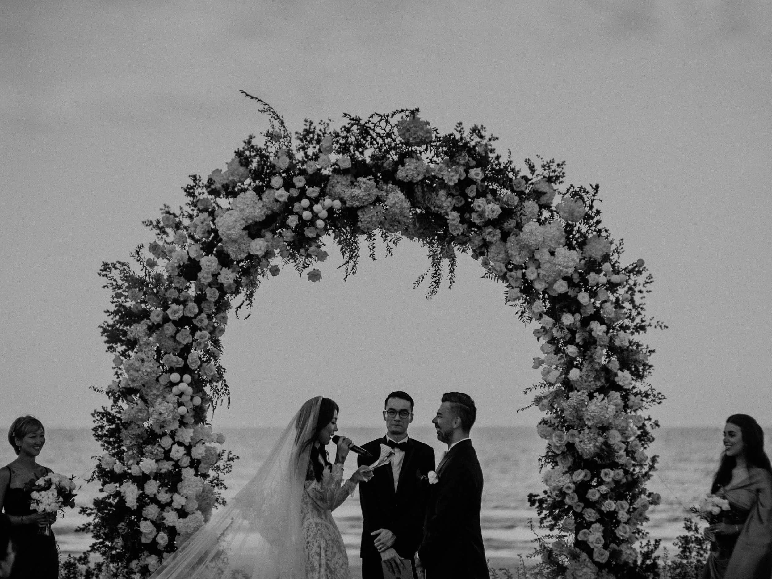 21-danang-wedding-hyattdanang-beach-ceremonyblackwhite-sonya7rv.jpg