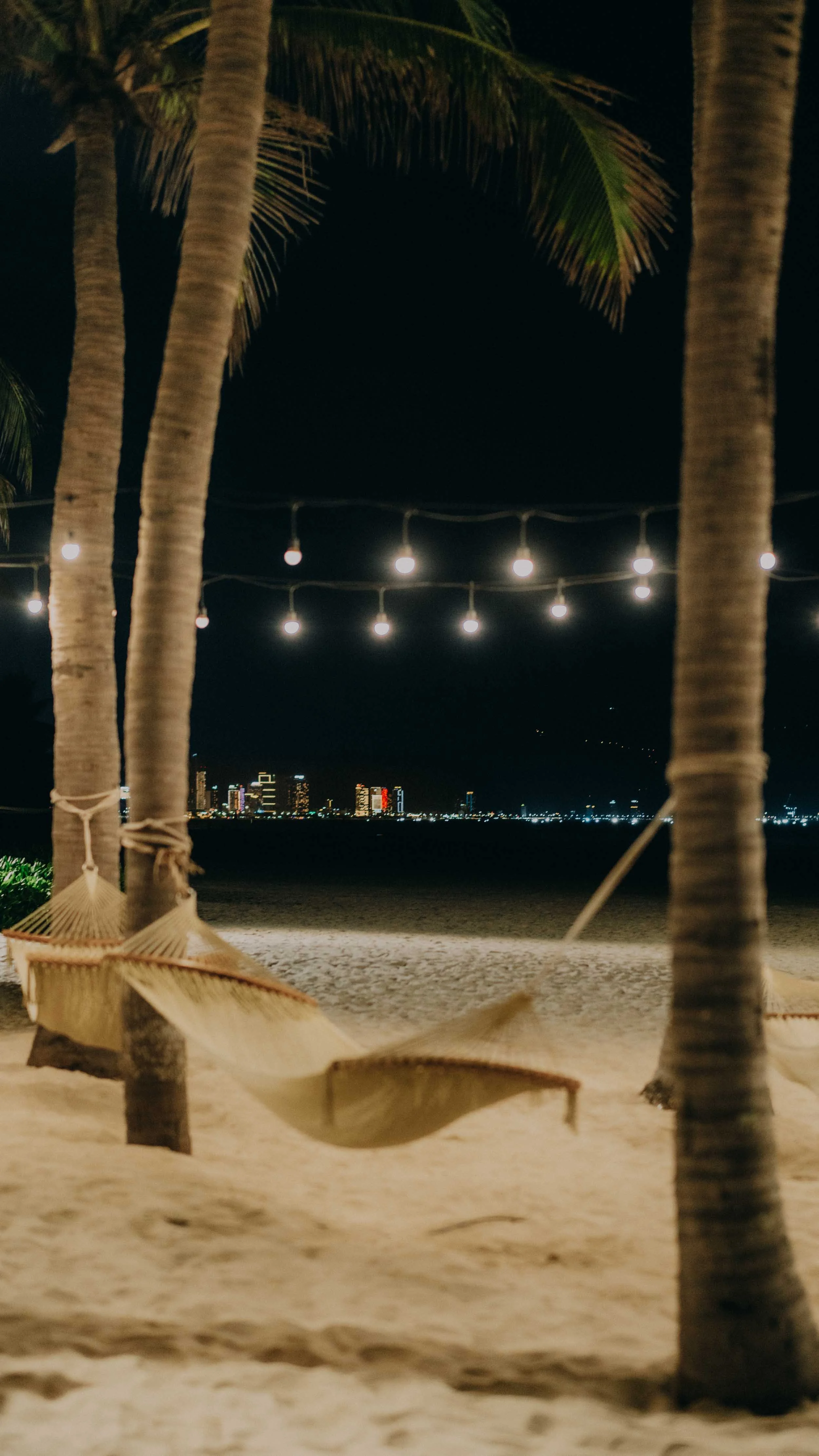 30-danang-weddingweekend-danang-night-hammocks-leicam11.jpg