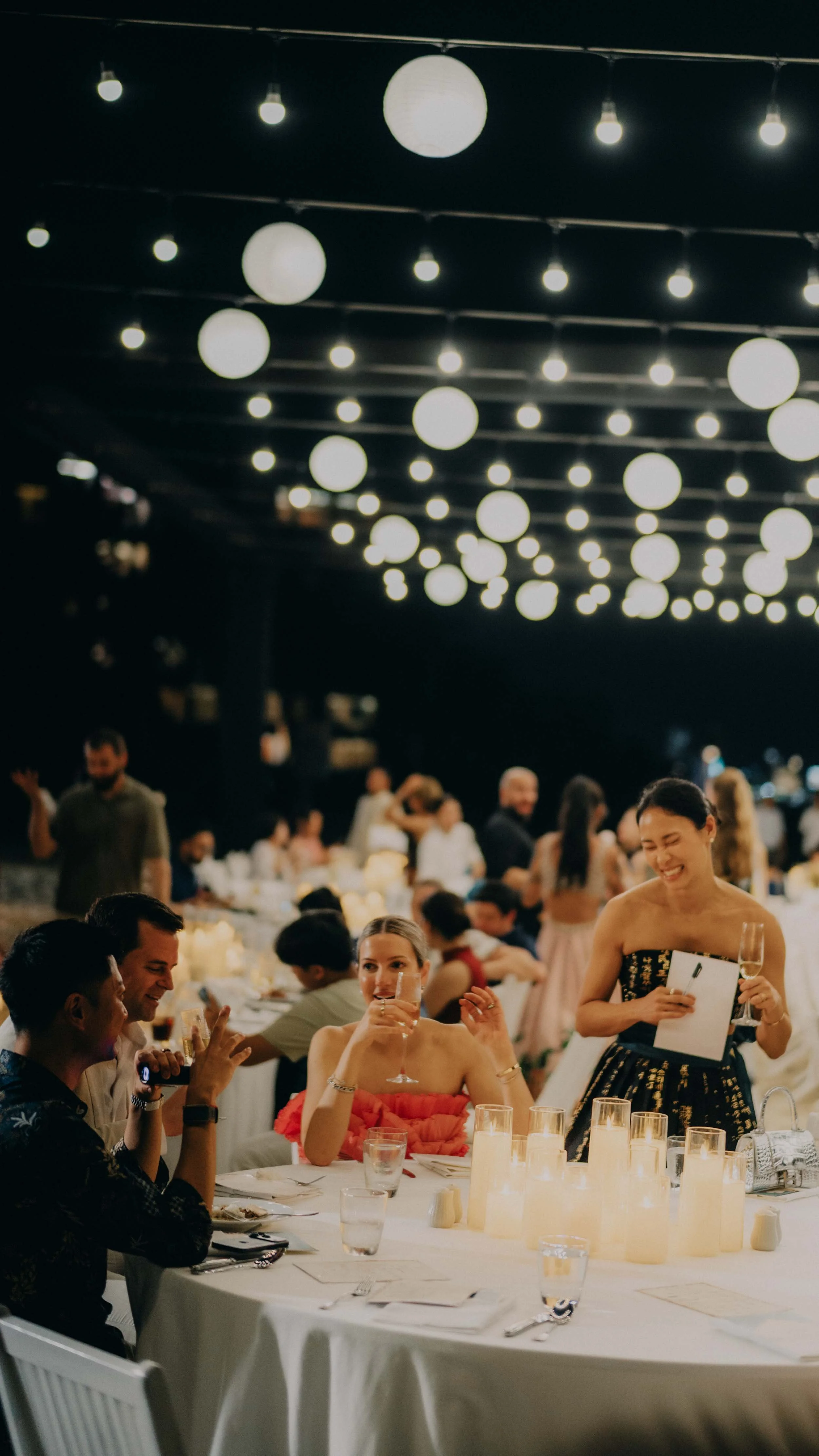 34-danang-weddingweekend-hyattdanang-night-humanbingo-leicam11.jpg