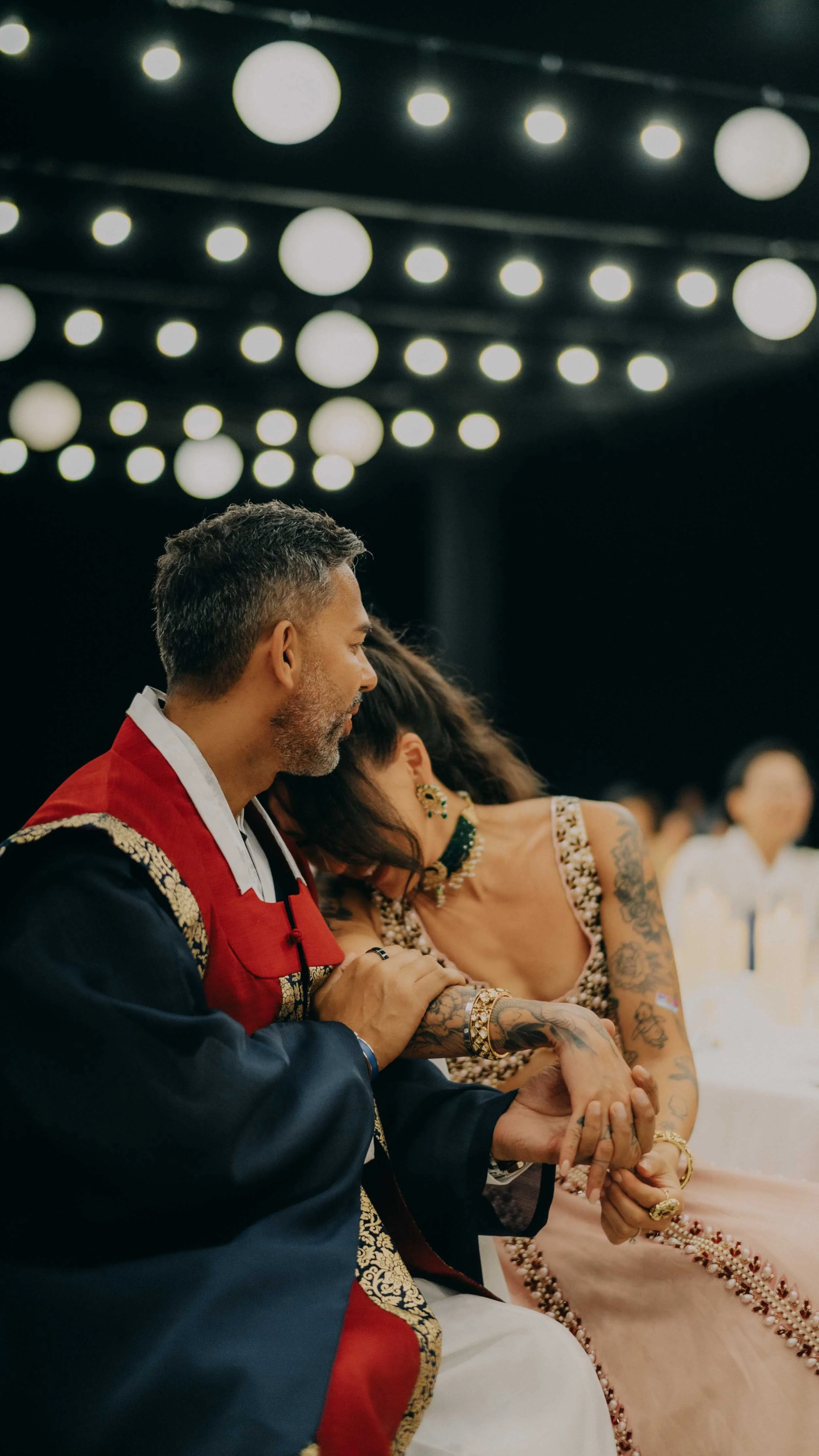35-danang-weddingweekend-hyattdanang-night-seatedcouple-leicam11.jpg