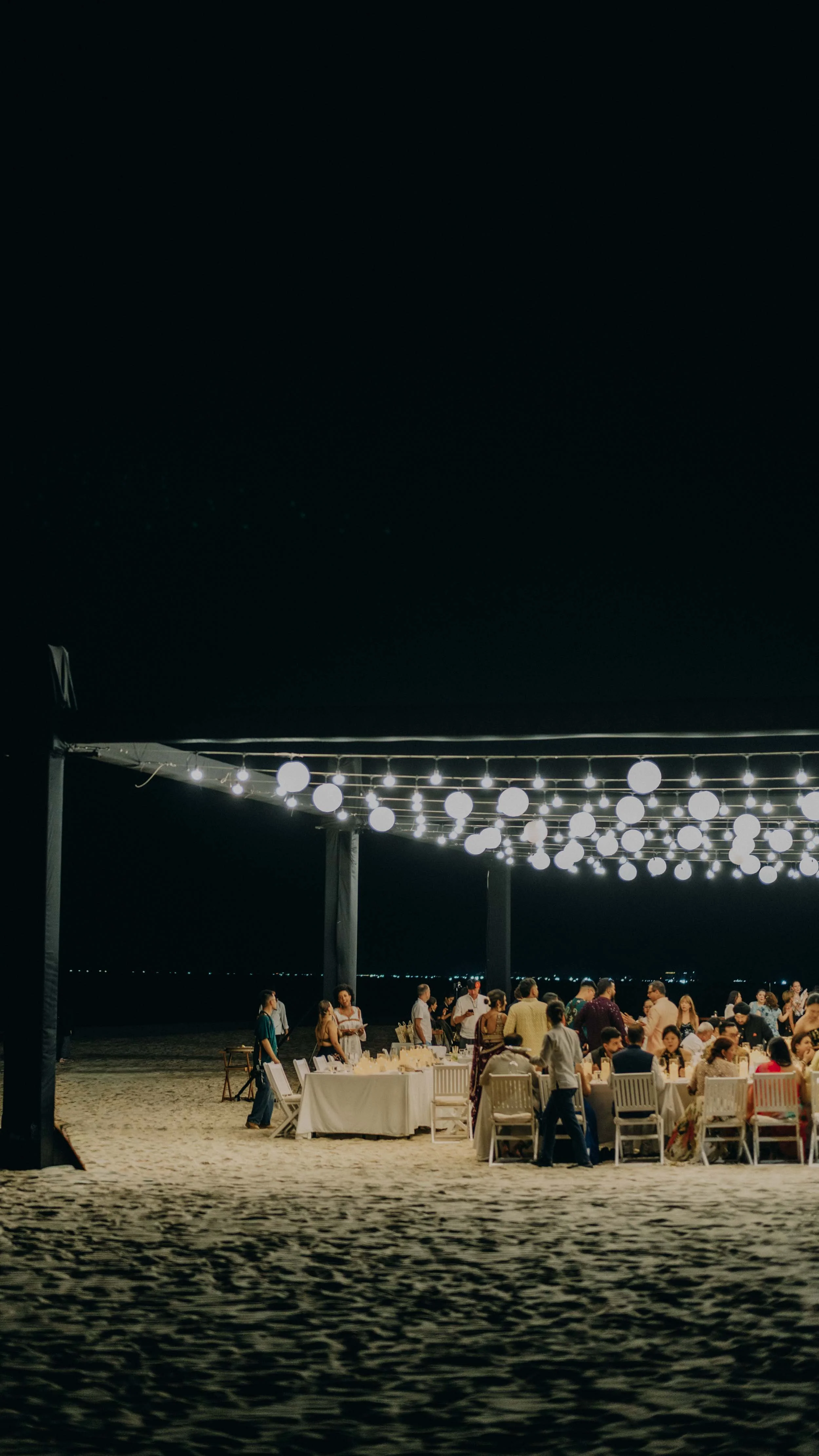 36-danang-weddingweekend-danang-night-beachwide-leicam11.jpg