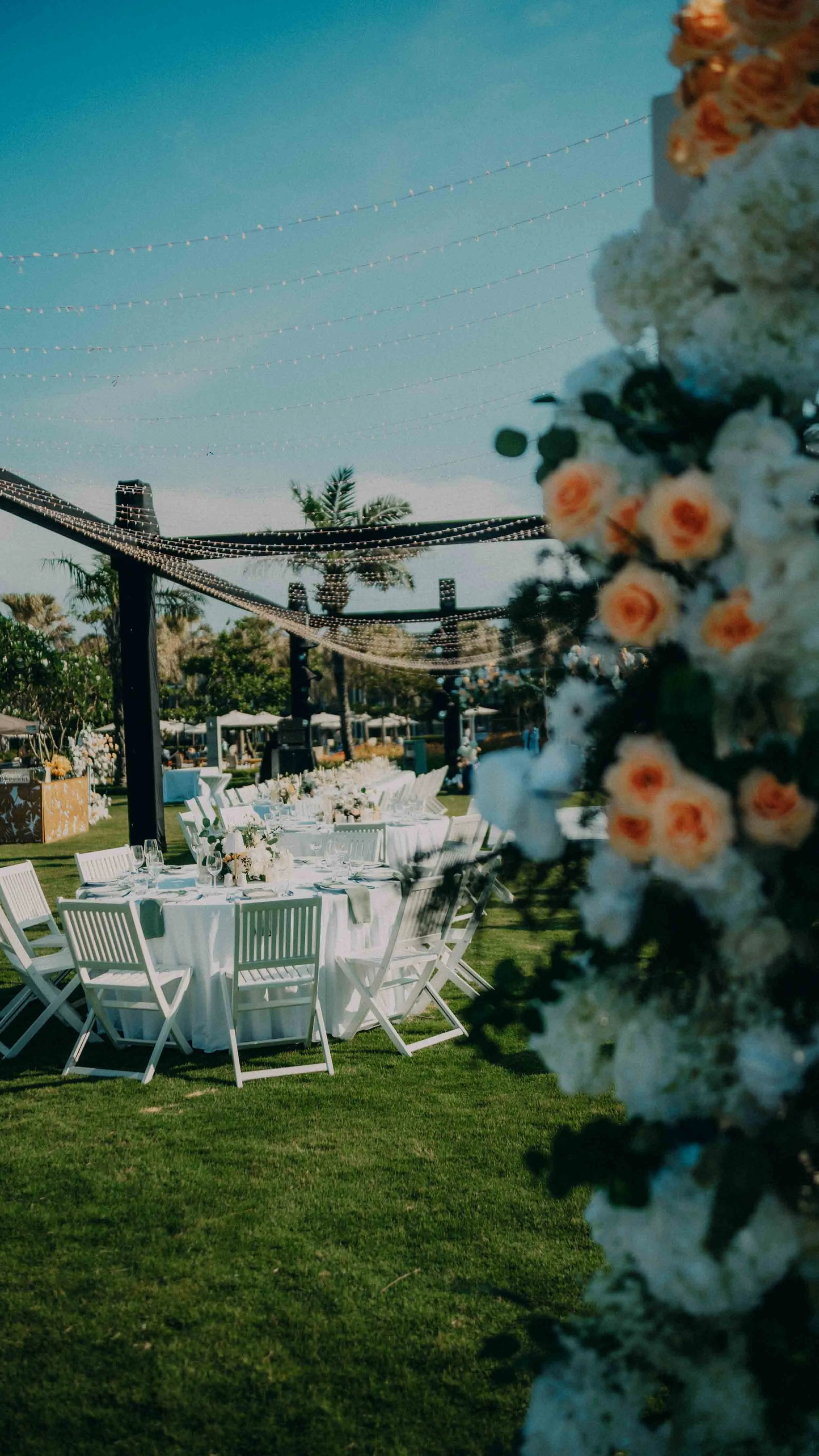 38-danang-wedding-hyattdanang-outdoor-receptionsetup-leicasl3s.jpg