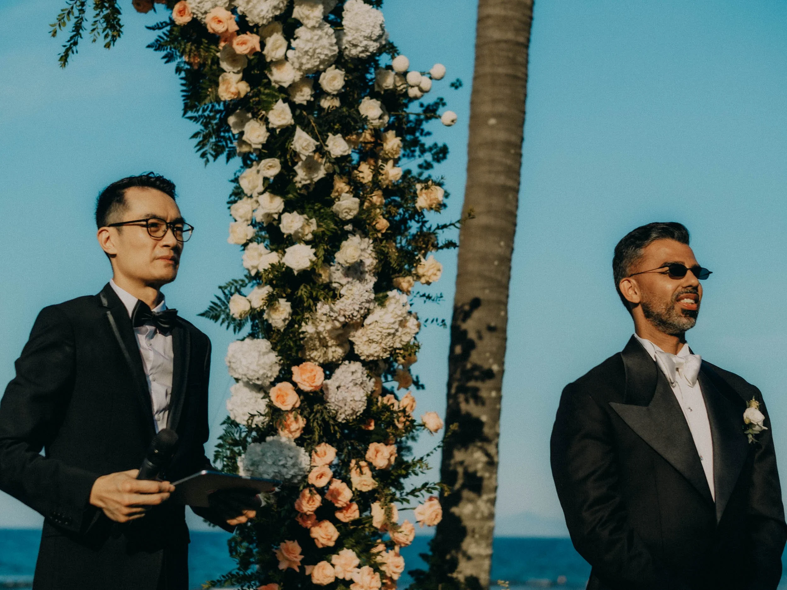 42-danang-wedding-hyattdanang-beach-groomwaiting-leicam11.jpg