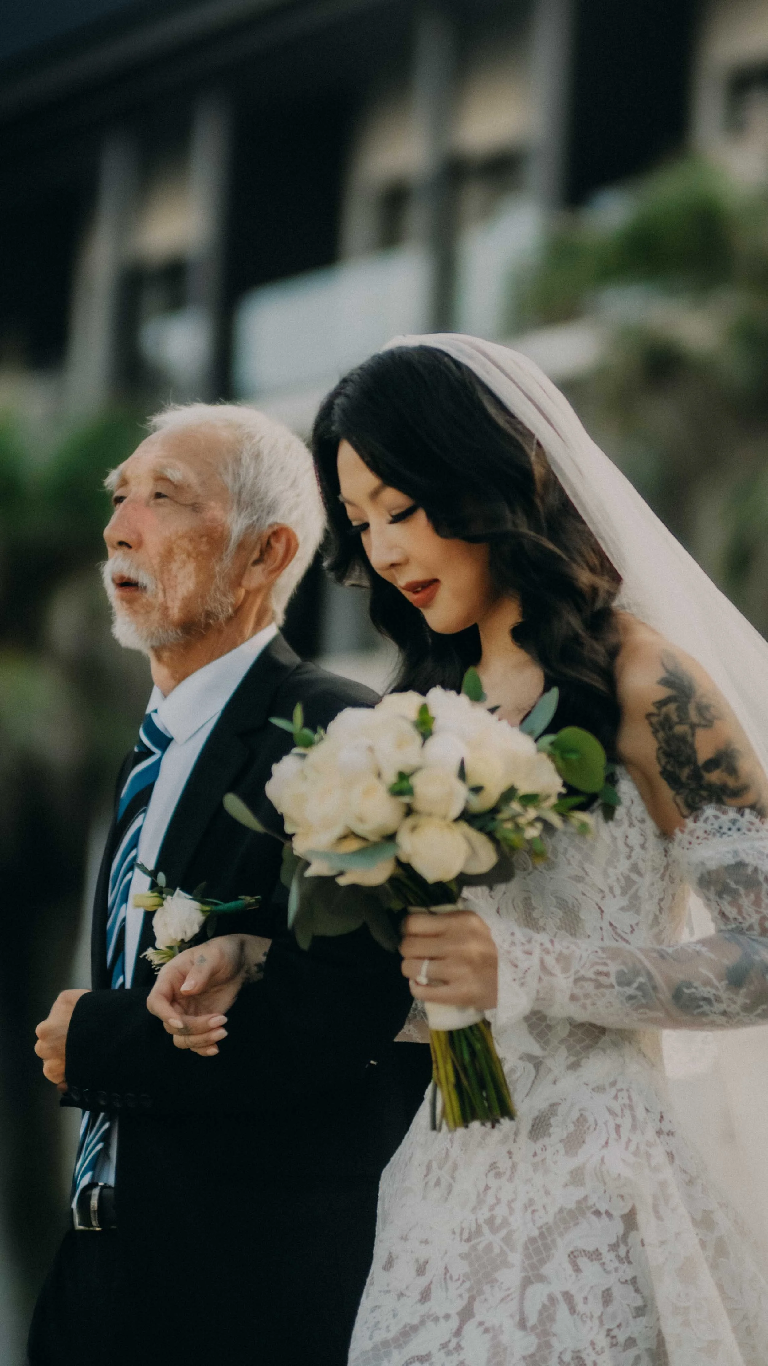 43-danang-wedding-hyattdanang-outdoor-bridewalk-sonya7rv.jpg