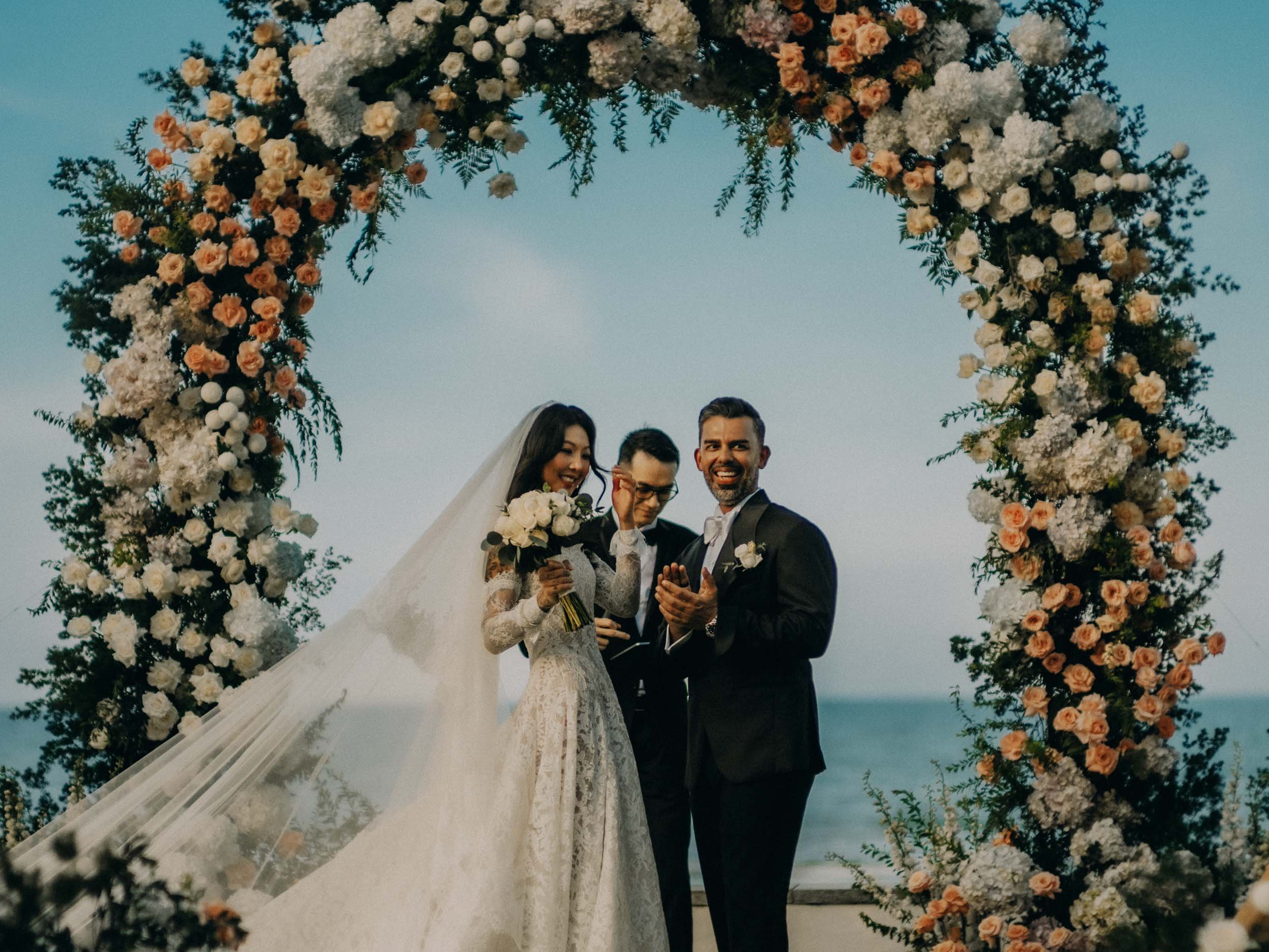 44-danang-wedding-hyattdanang-beach-ceremonyportrait-sonya7rv.jpg