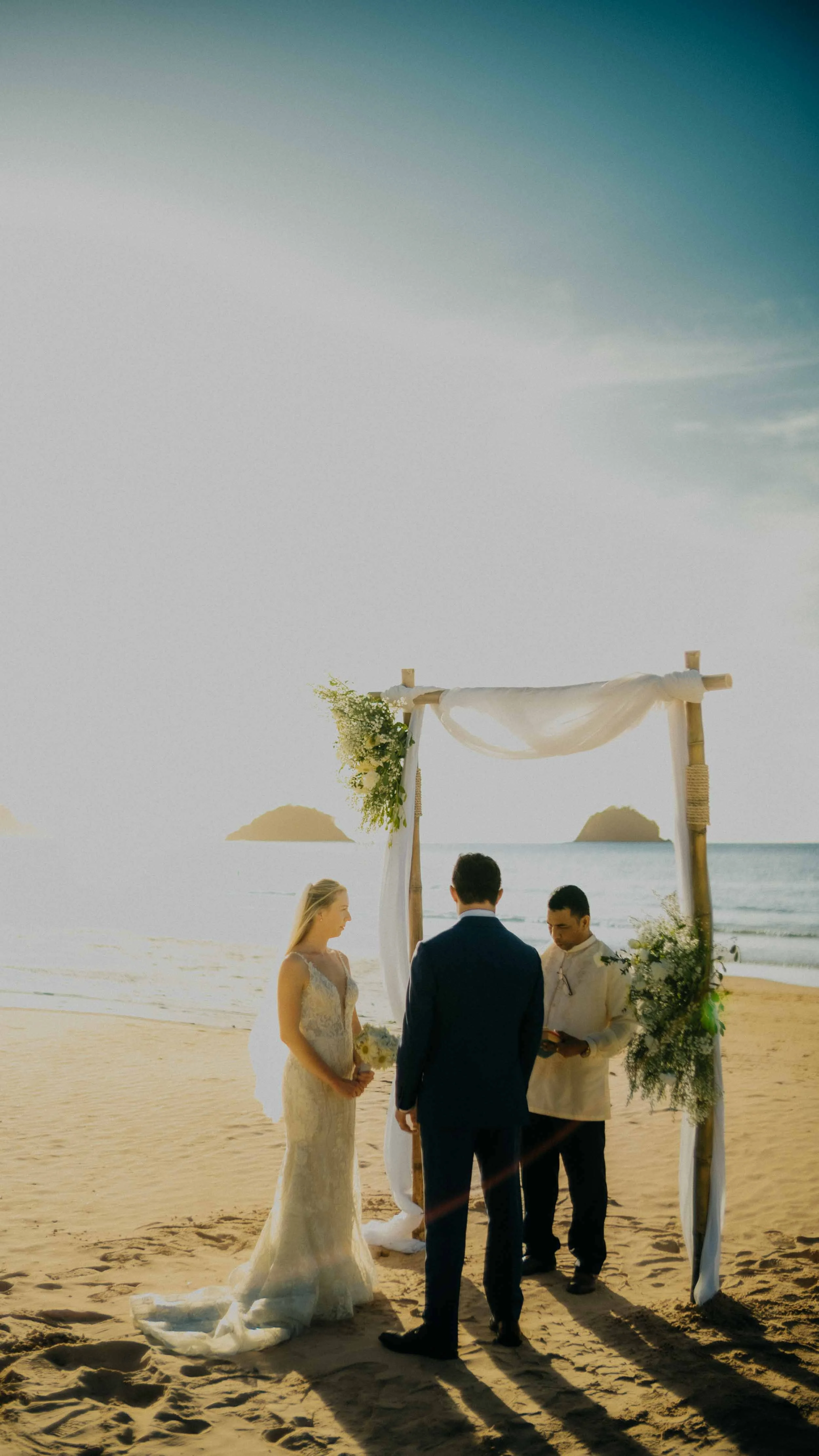 3-elnido-elopement-nacpanbeach-ceremony-beachaltar-sonya7rv.jpg