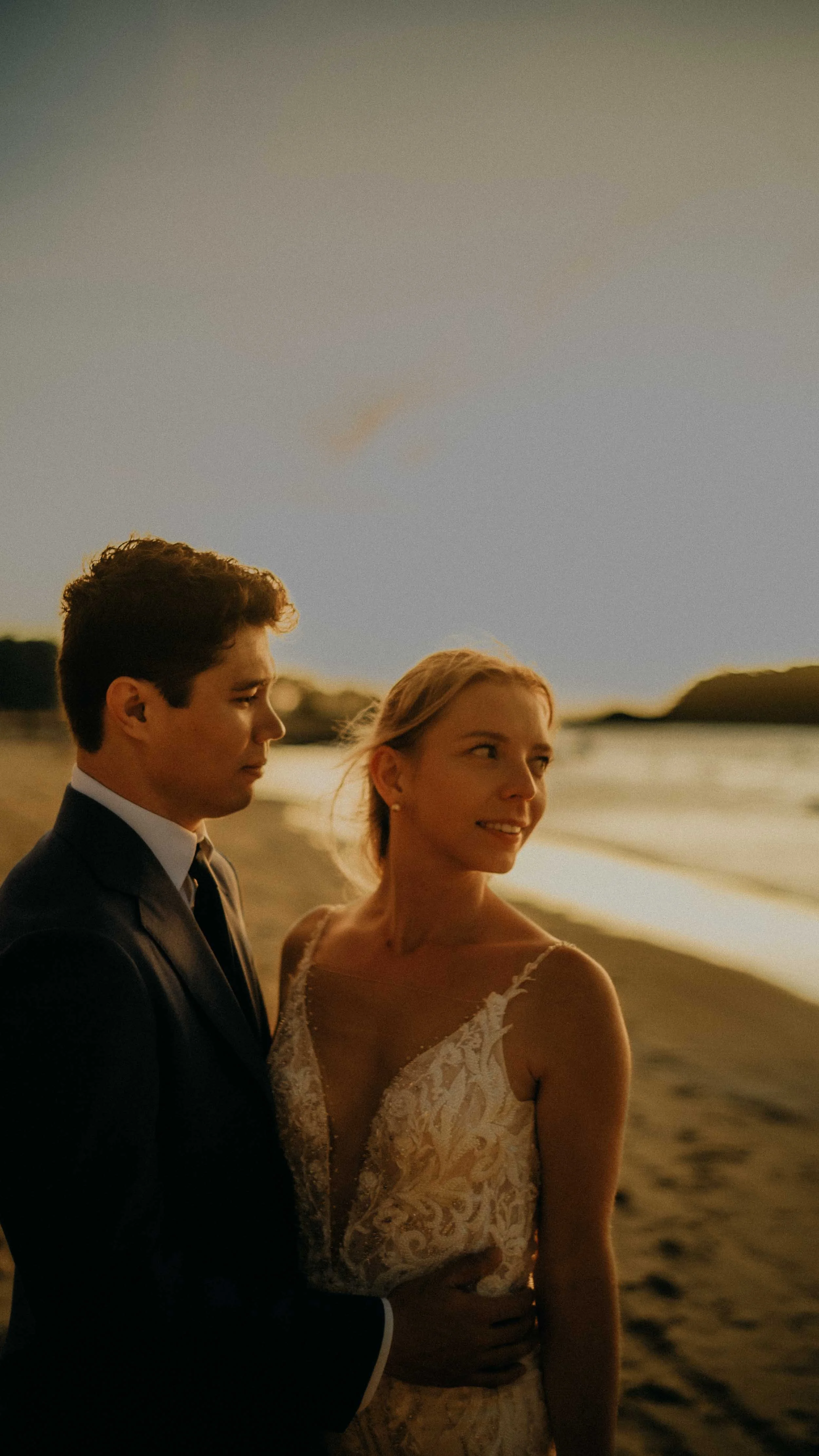 17-elnido-elopement-nacpanbeach-sunset-sideglance-sonya7rv.jpg