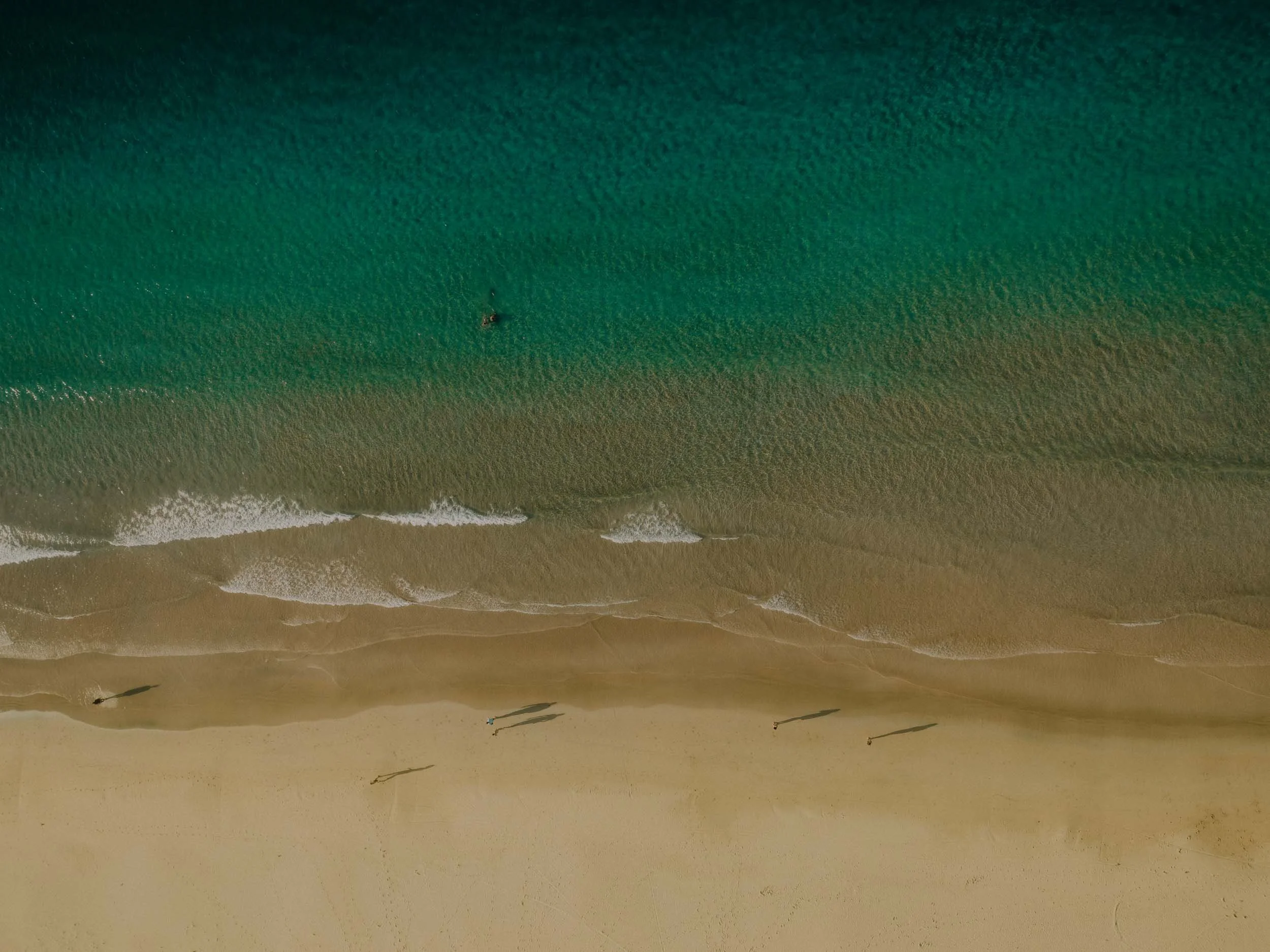 30-elnido-elopement-nacpanbeach-aerial-shoreline-djimini5pro.jpg