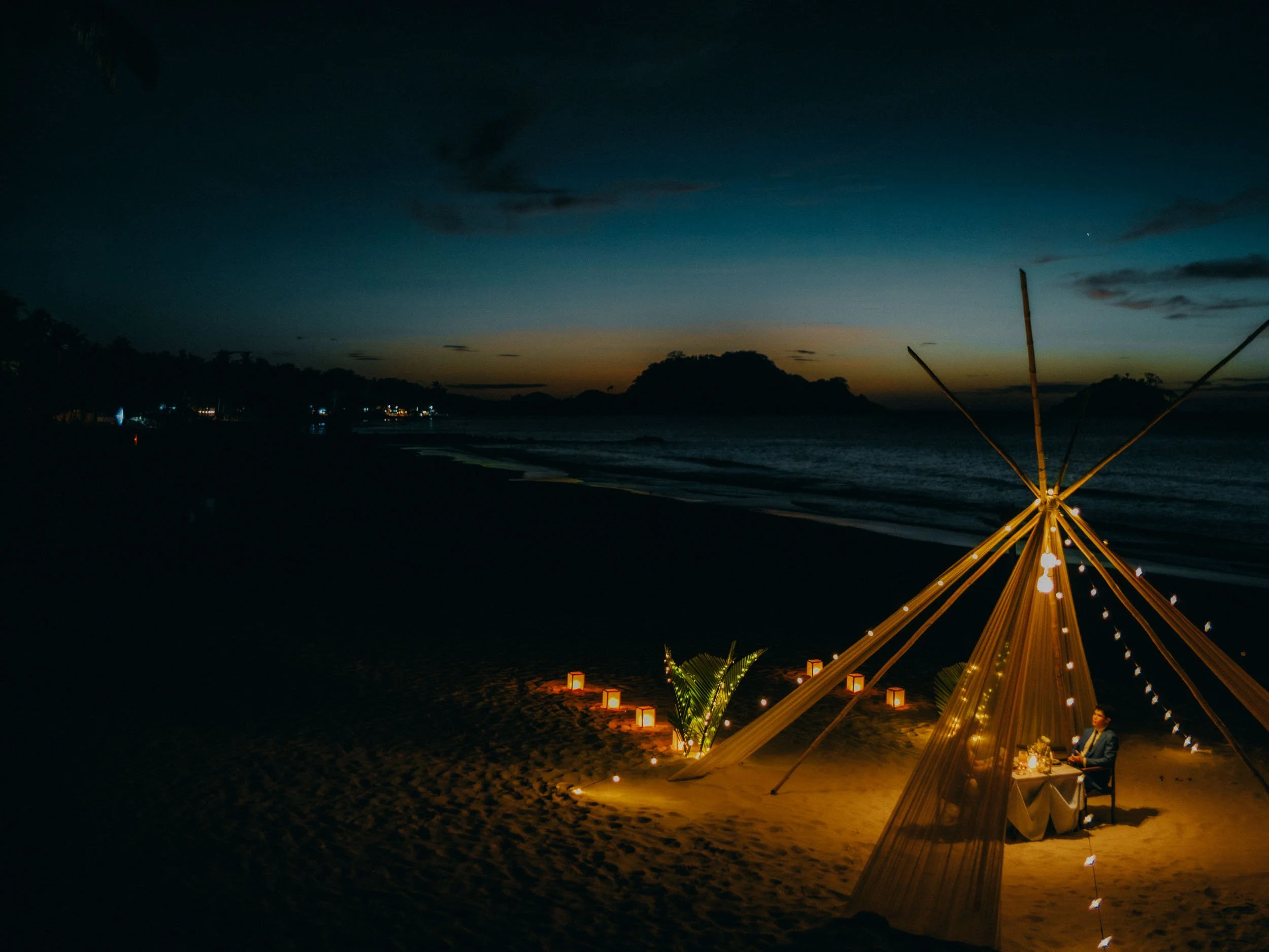 36-elnido-elopement-nacpanbeach-night-dinneroverview-sonya7rv.jpg