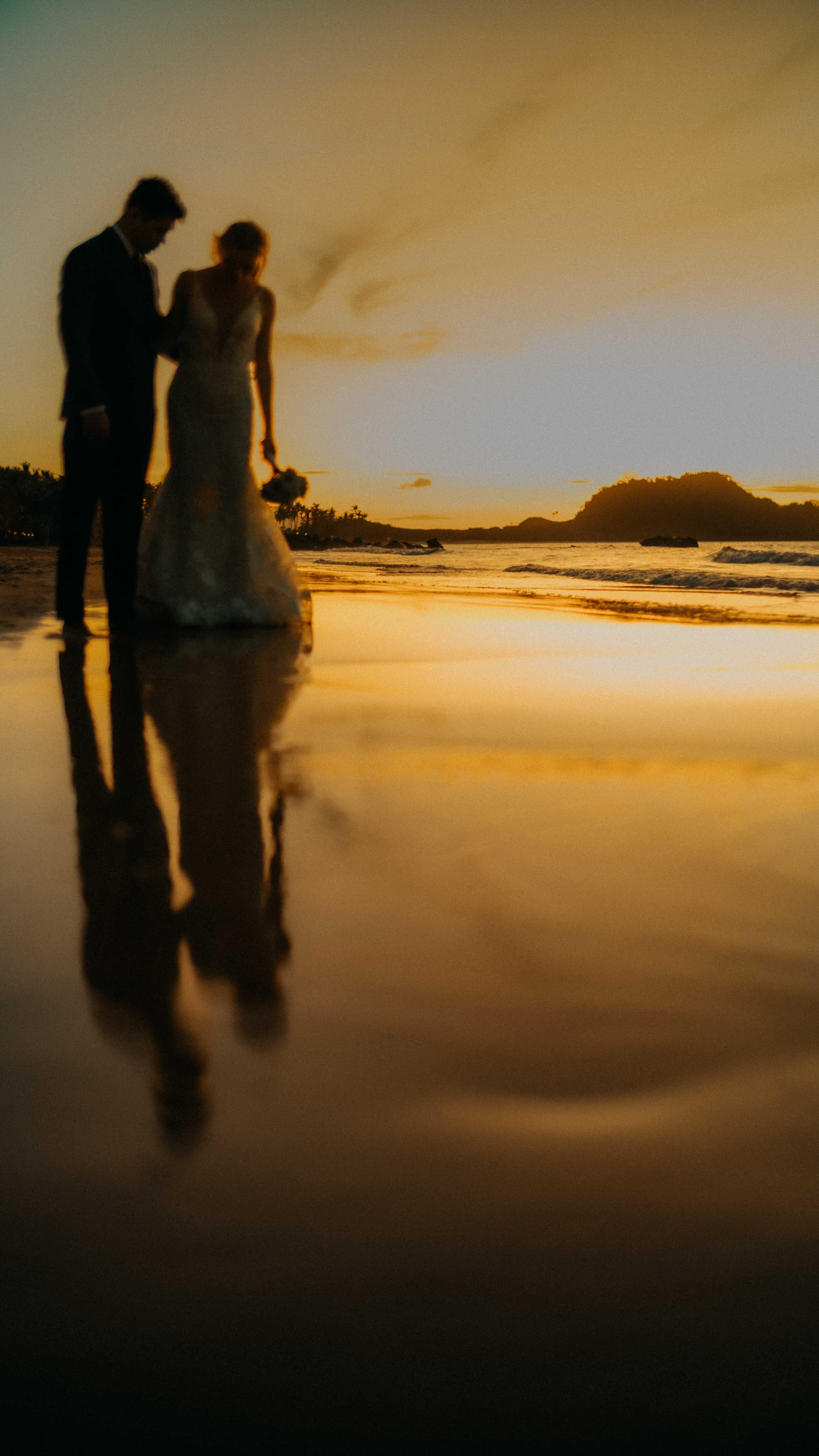 26-elnido-elopement-nacpanbeach-sunset-reflectionwalk-sonya7rv.jpg