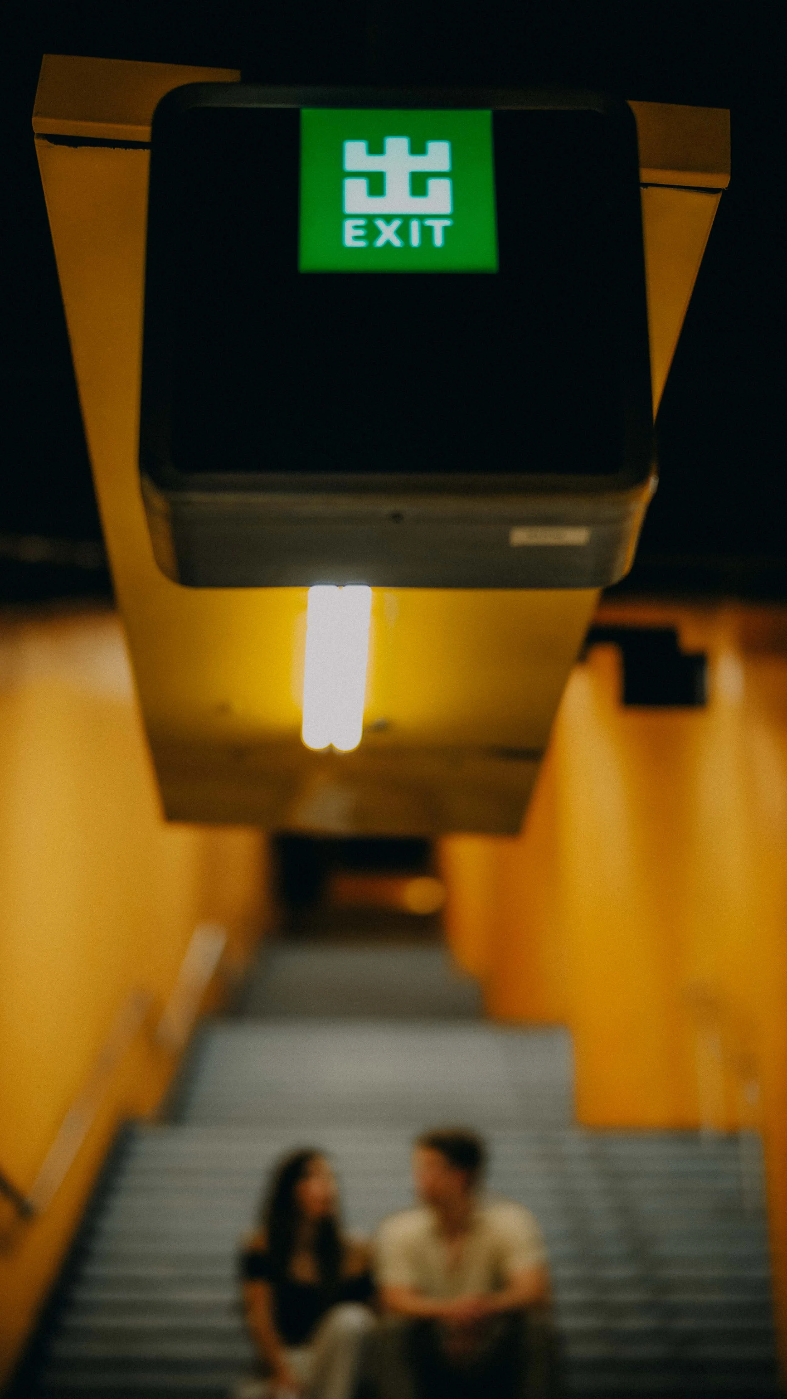 17-hongkong-coupleshoot-saiwanho-station-blur-leicam11.jpg