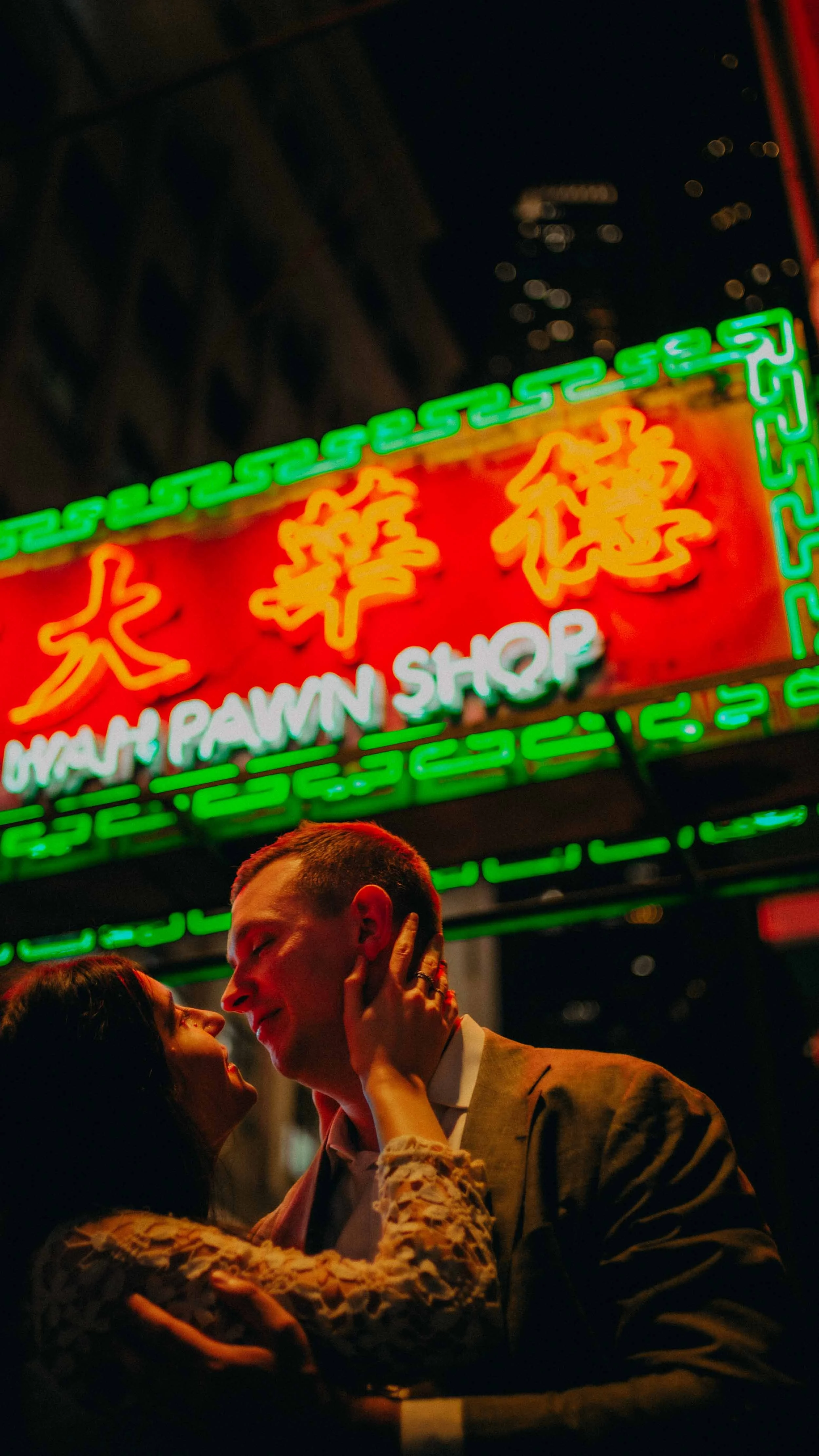 1-hongkong-elopement-central-night-neonembrace-leicasl2.jpg