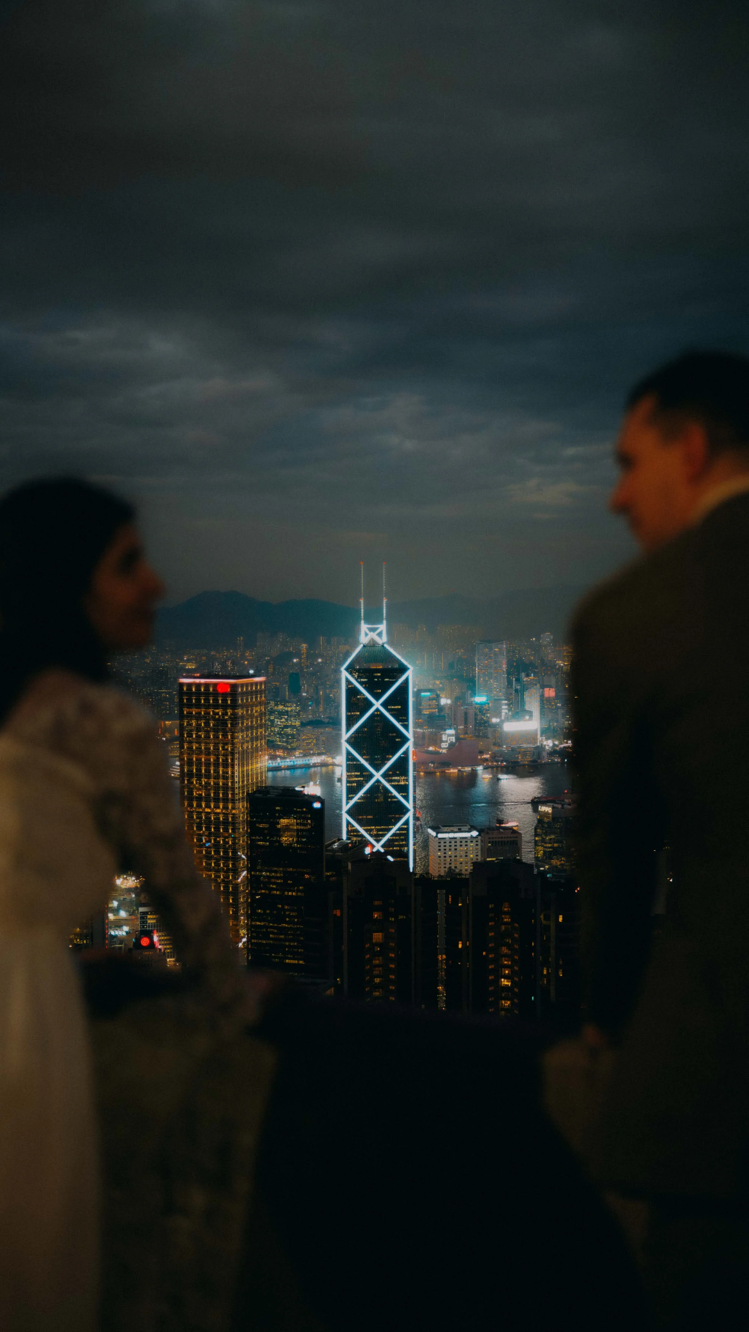 3-hongkong-elopement-thepeak-night-cityview-leicasl2.jpg