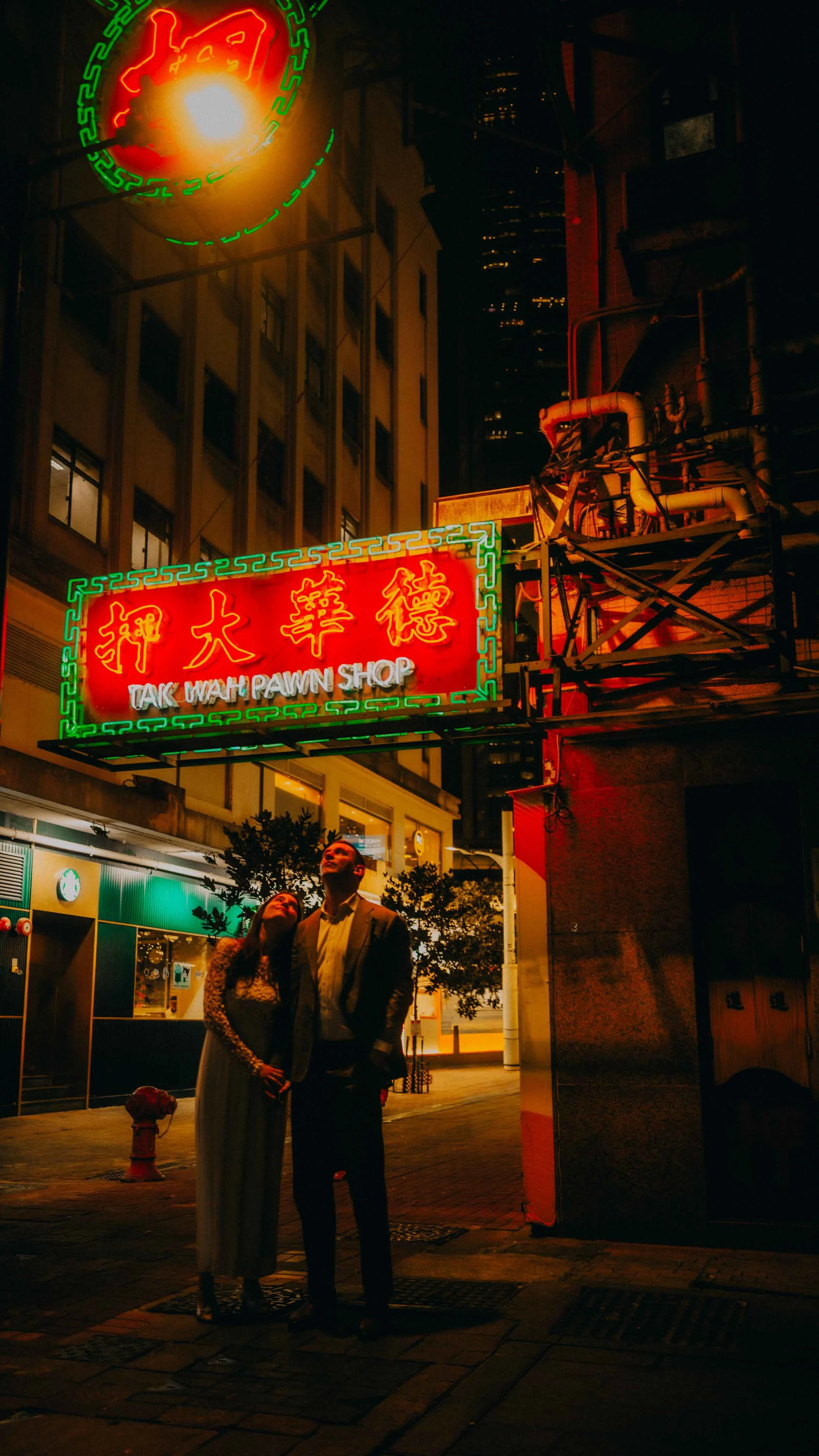 9-hongkong-elopement-central-night-pawnshop-leicaq3.jpg