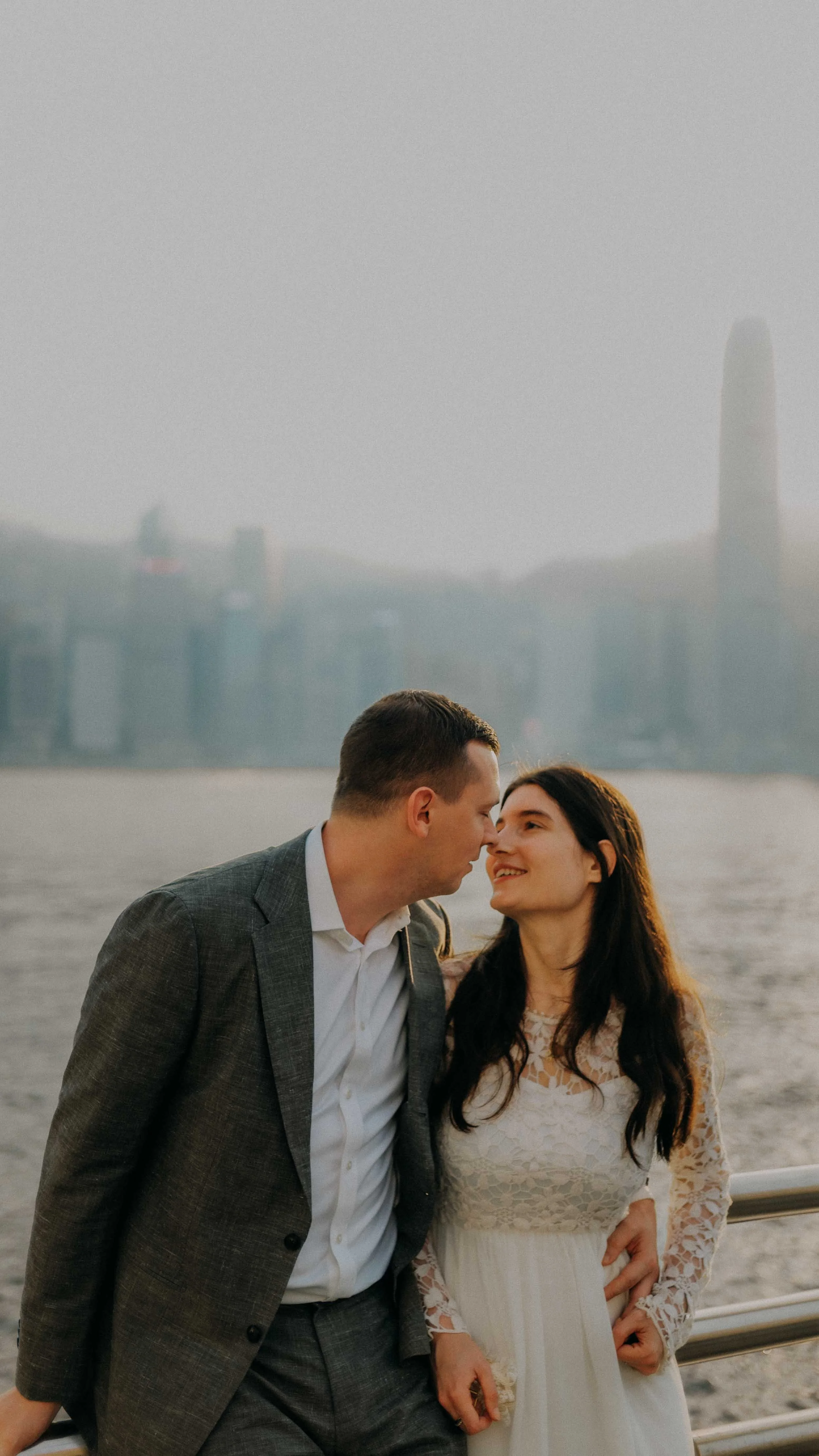 10-hongkong-elopement-victoriaharbour-day-seamist-leicasl2.jpg