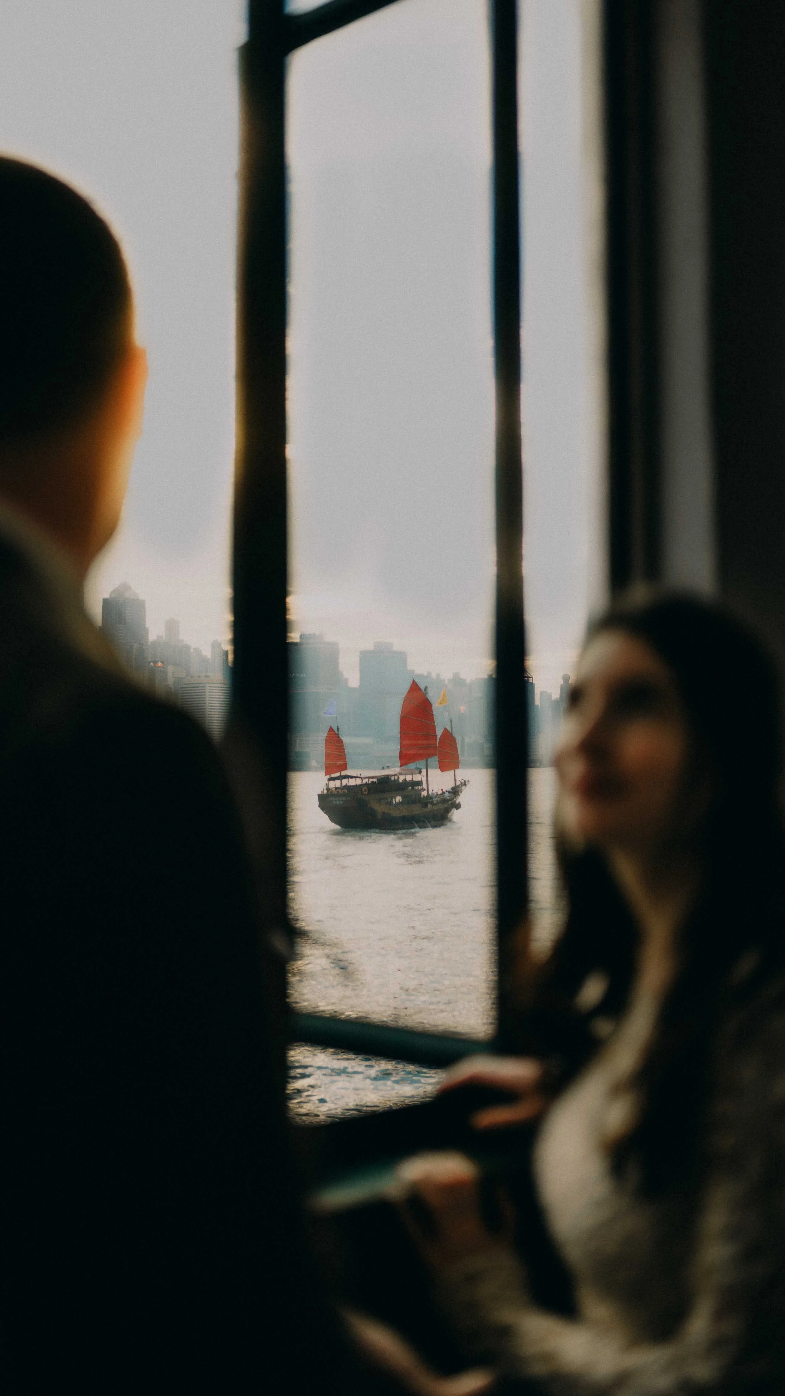 12-hongkong-elopement-starferry-harbour-redjunk-leicasl2.jpg