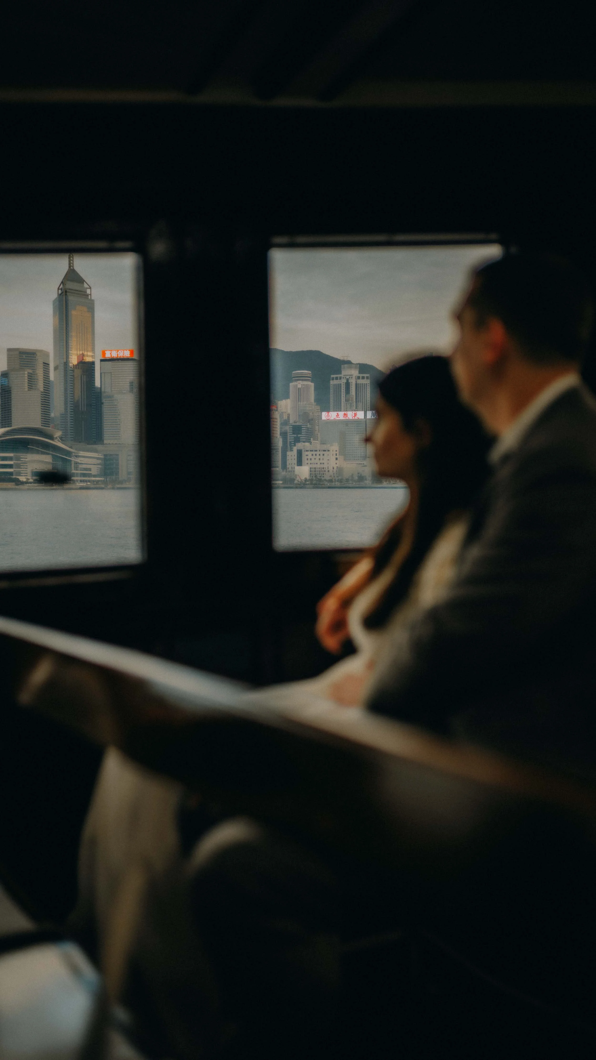 18-hongkong-elopement-starferry-harbour-windowframe-leicasl2.jpg