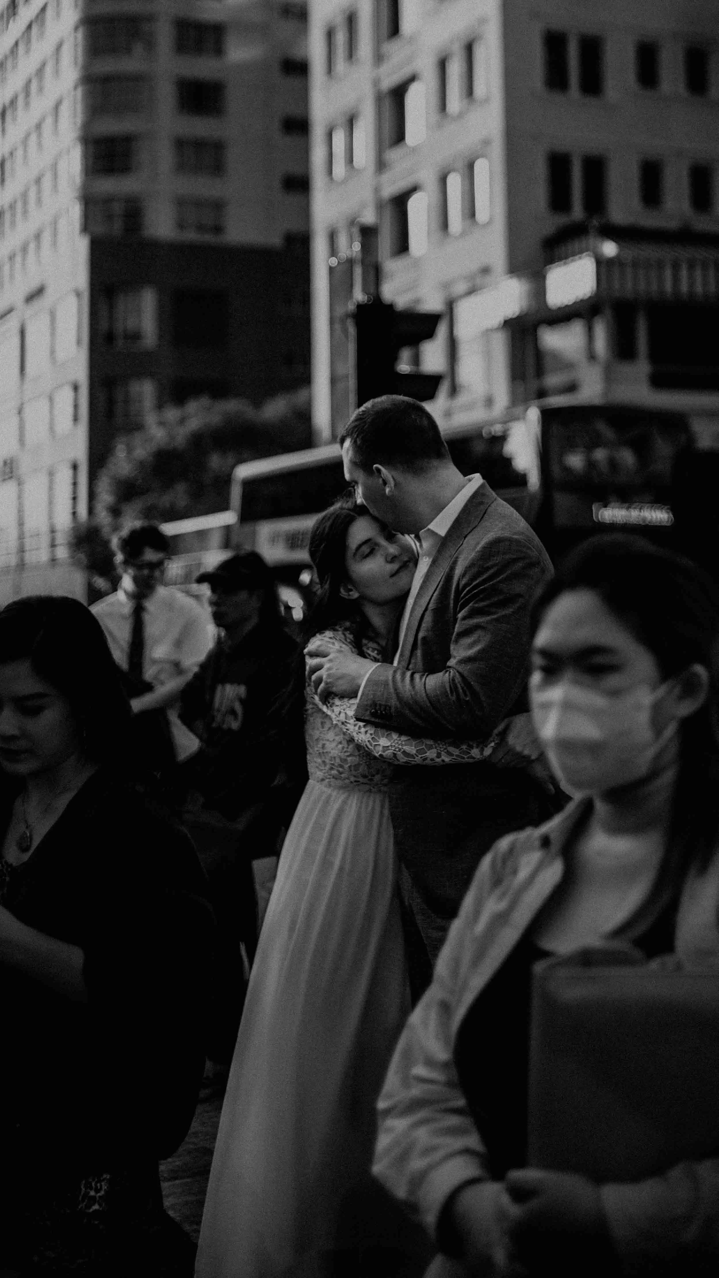 24-hongkong-elopement-tst-street-crowdembrace-leicasl2.jpg