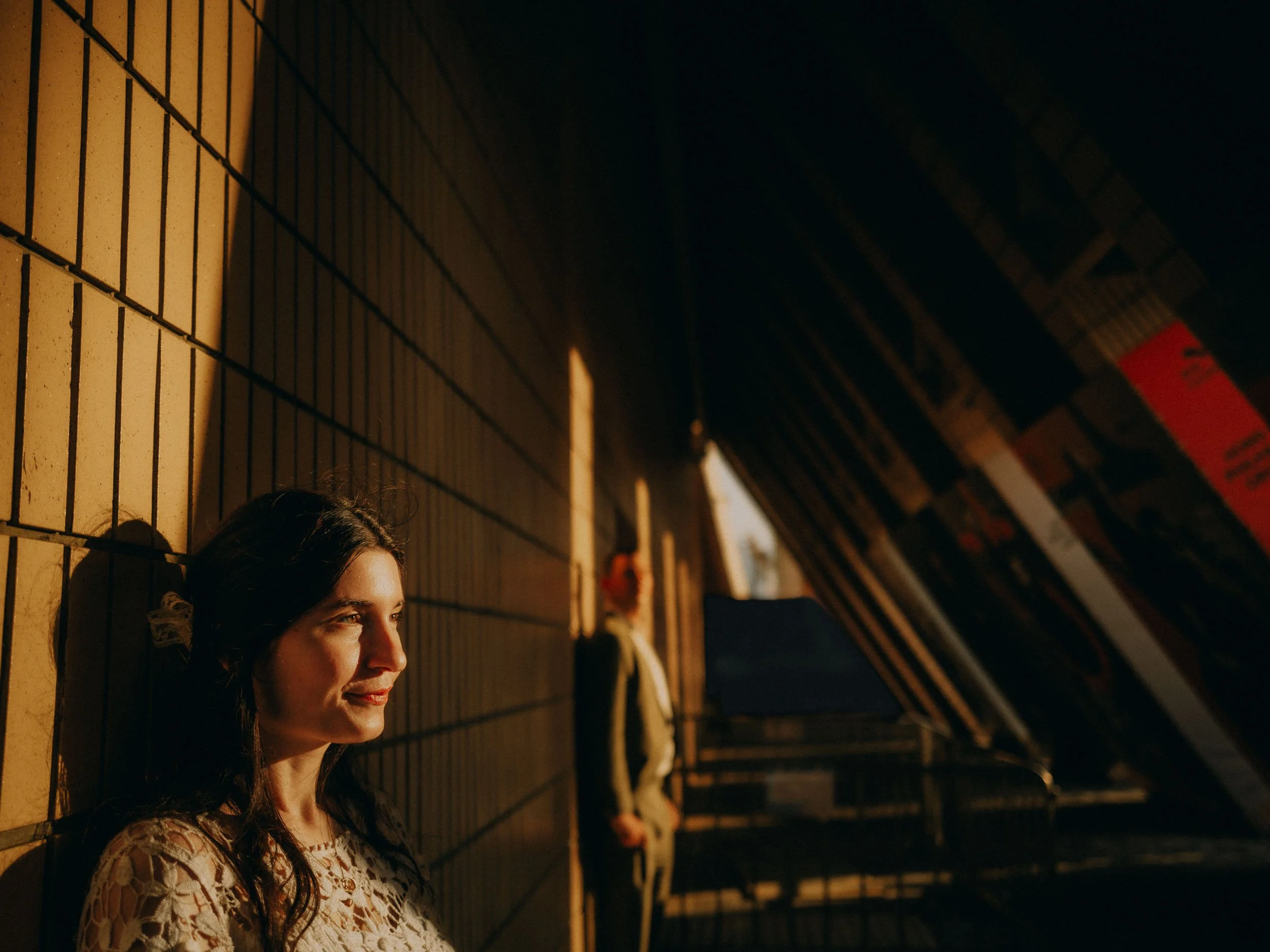 29-hongkong-elopement-culturalcentre-goldenlight-portrait-leicaq3.jpg