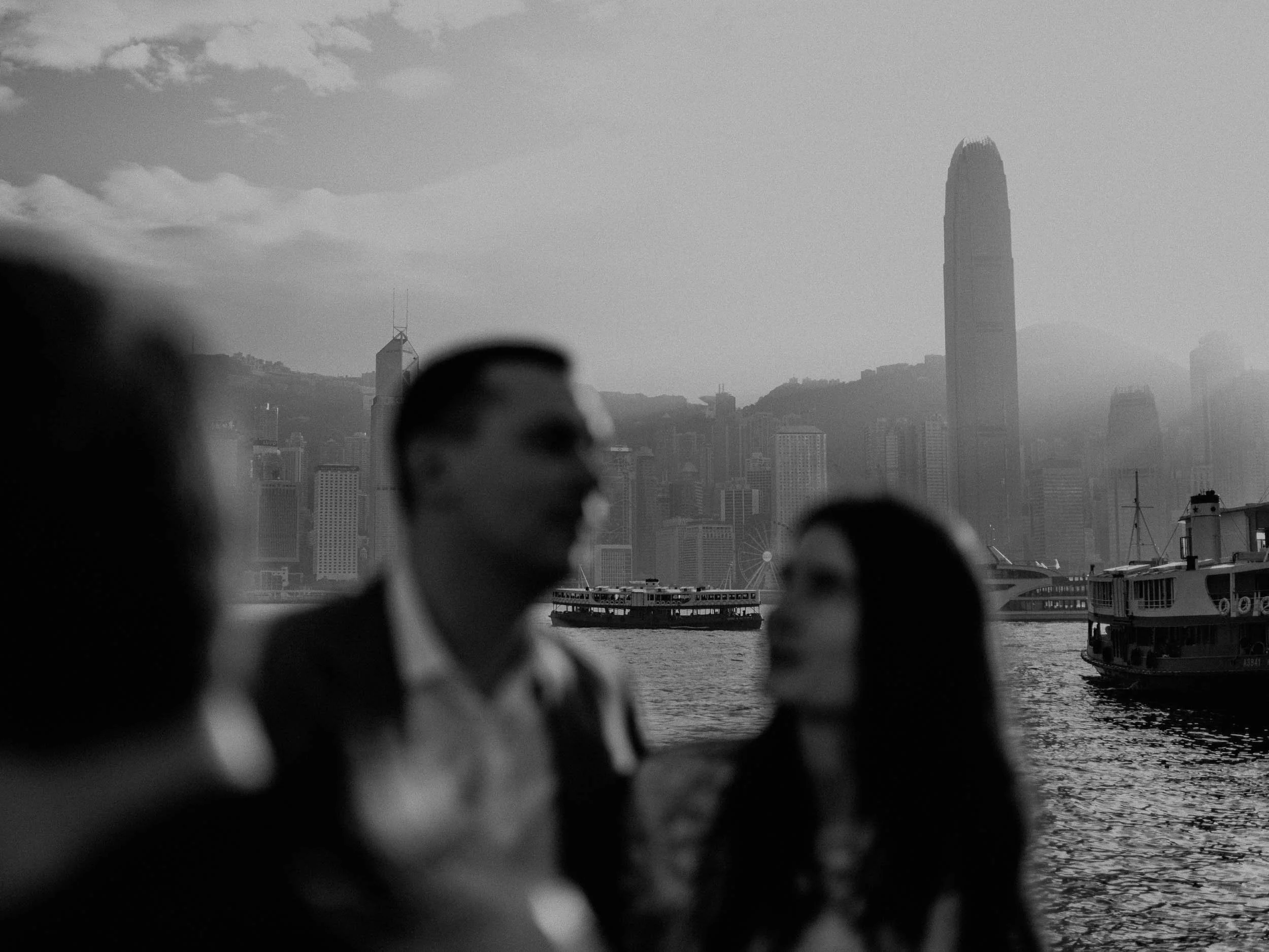 30-hongkong-elopement-victoriaharbour-day-ferryframe-leicasl2.jpg