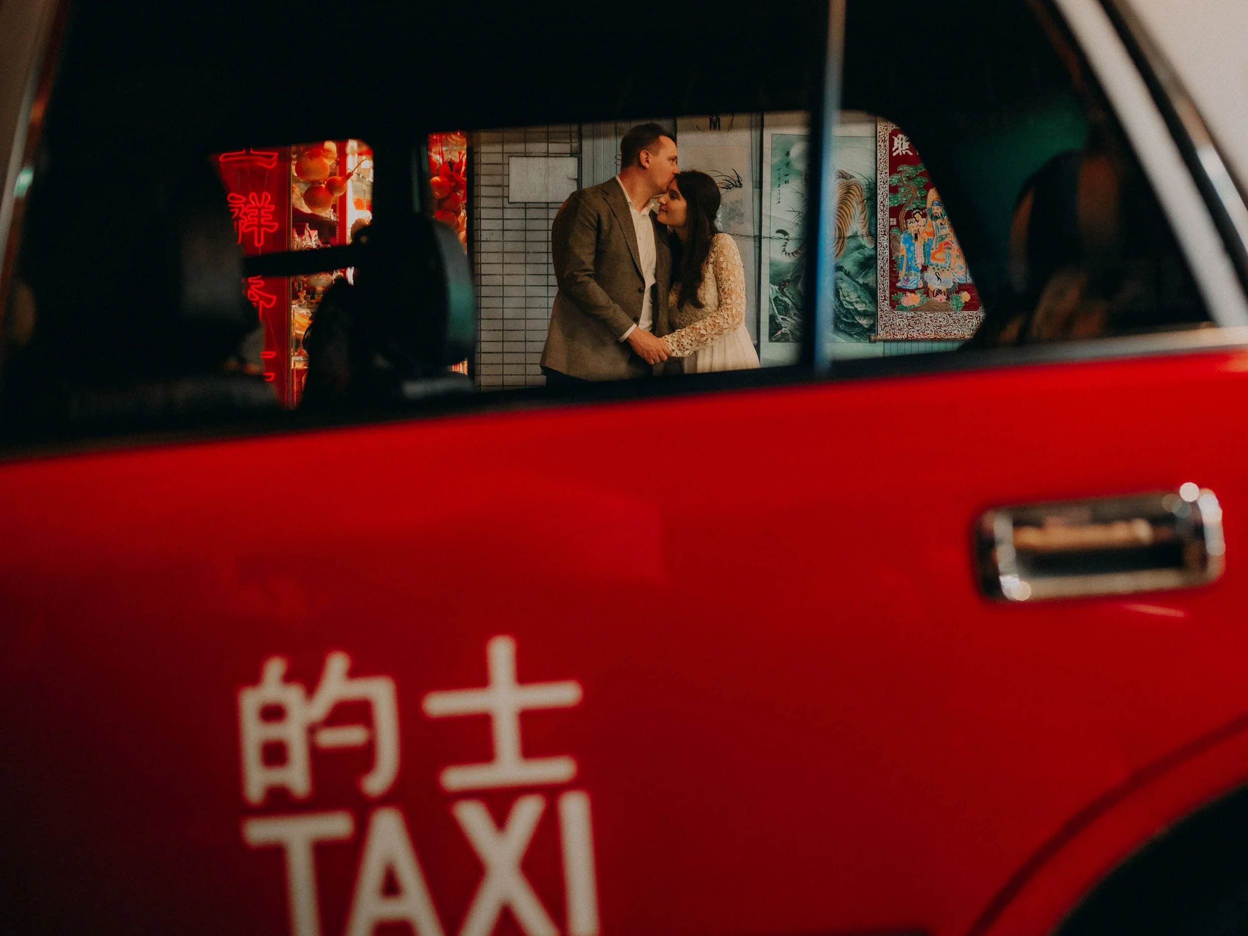 33-hongkong-elopement-sheungwan-night-redtaxiframe-leicasl2.jpg
