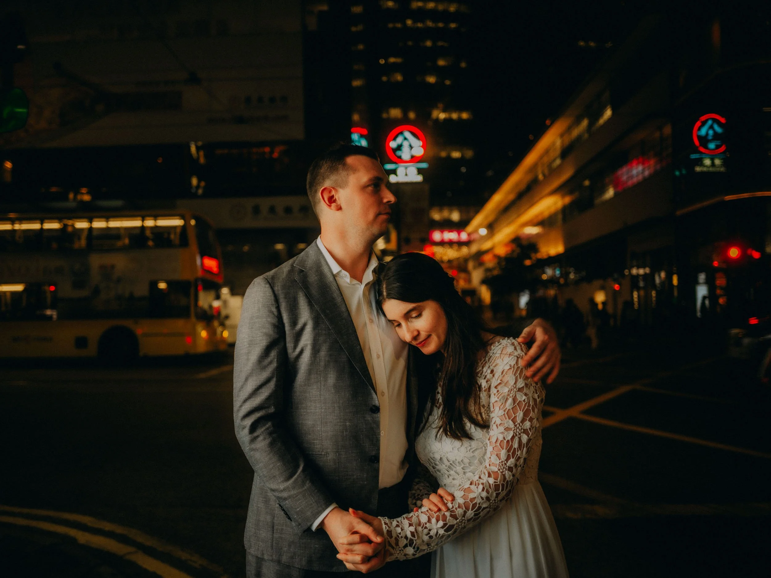 35-hongkong-elopement-central-night-streetembrace-leicaq3.jpg