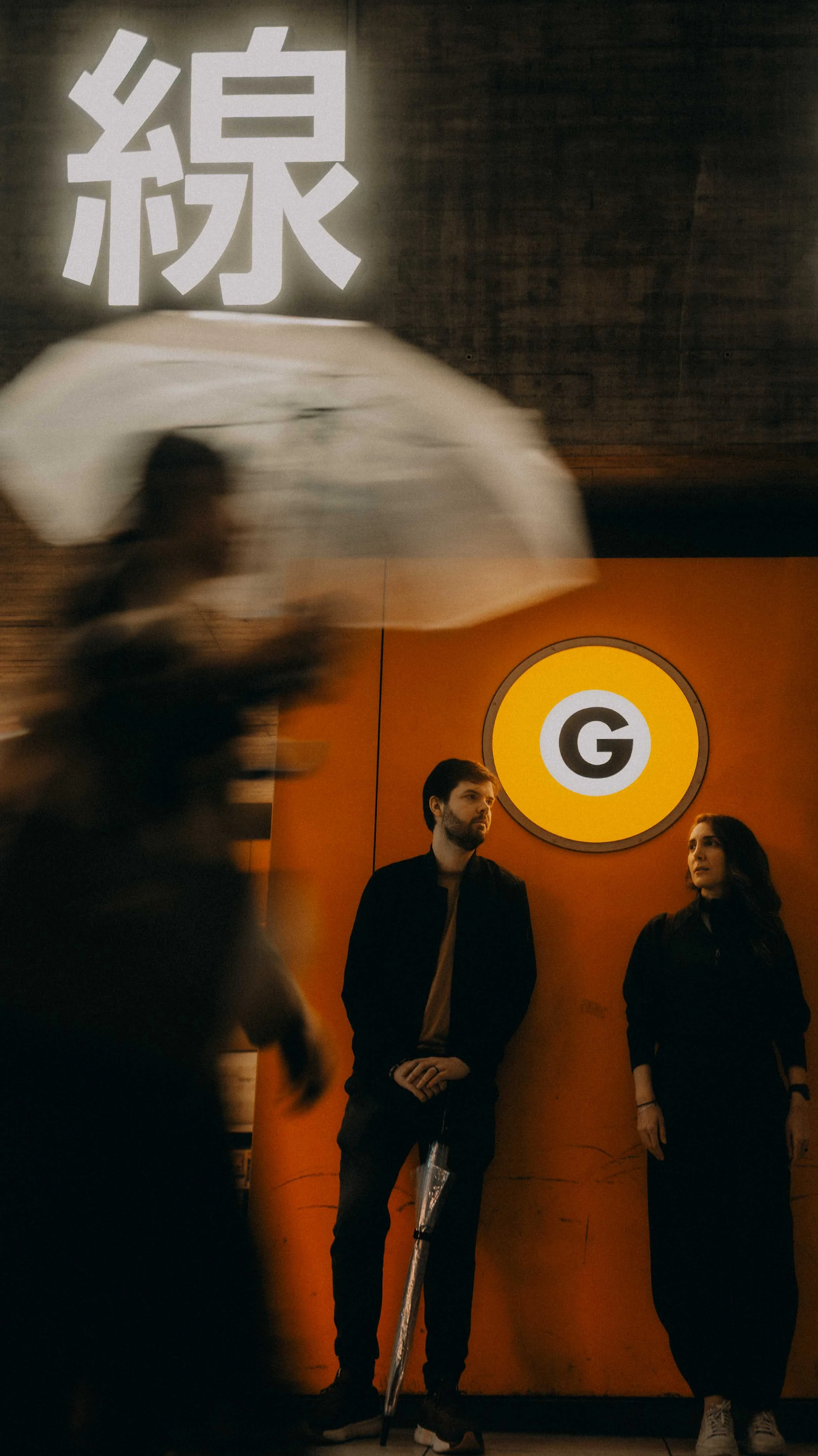 1-tokyo-couple-shoot-shibuya-ginza-line-motionblur-leicaq3.jpg