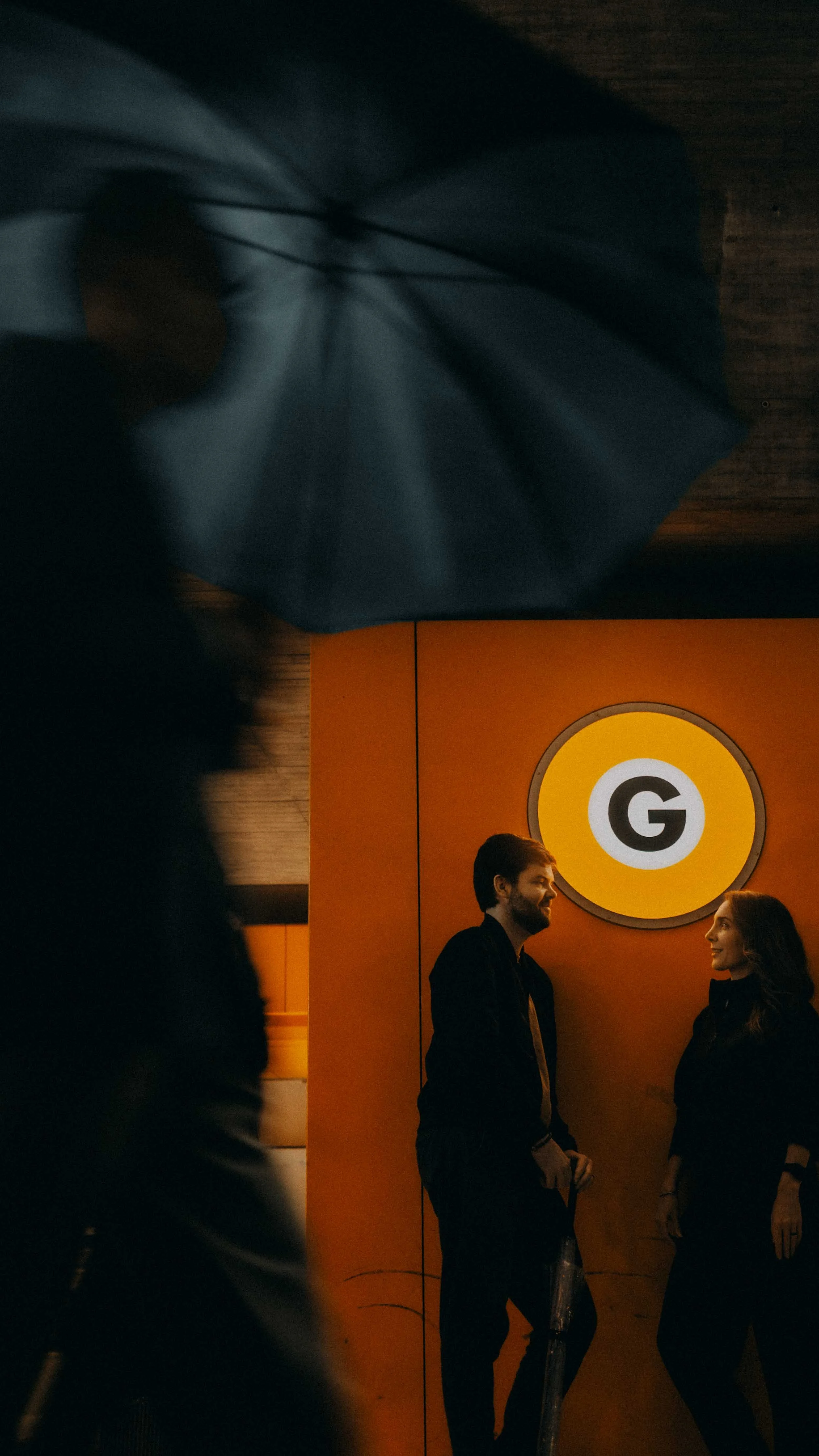 9-tokyo-couple-shoot-shibuya-ginza-line-motionblur2-leicaq3.jpg